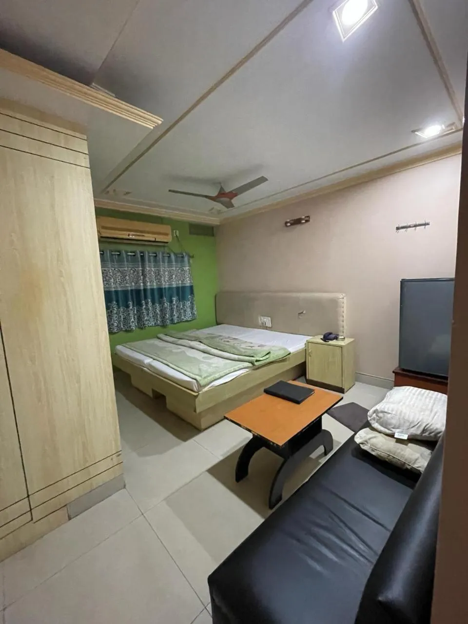 Bedroom, Bed in Starline Hotel