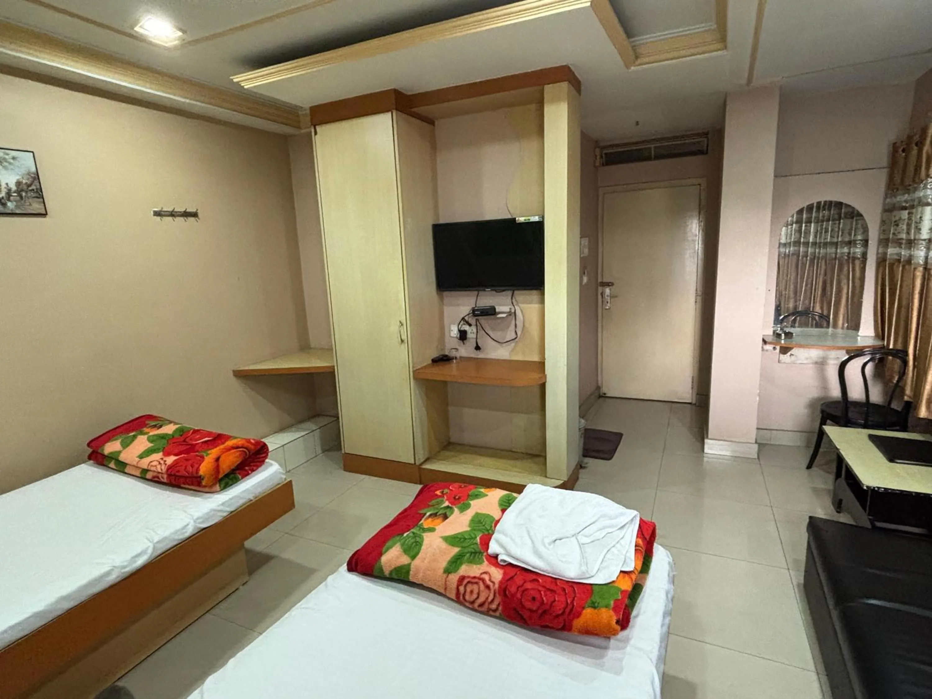 Bedroom, Bed in Starline Hotel