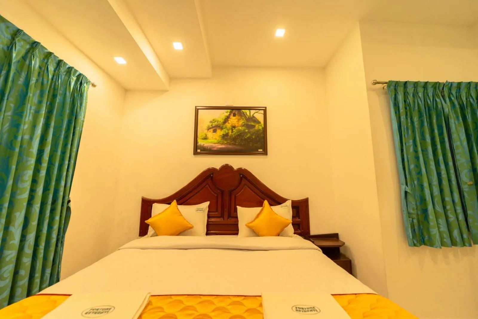 Bedroom, Bed in Fortune Retreats