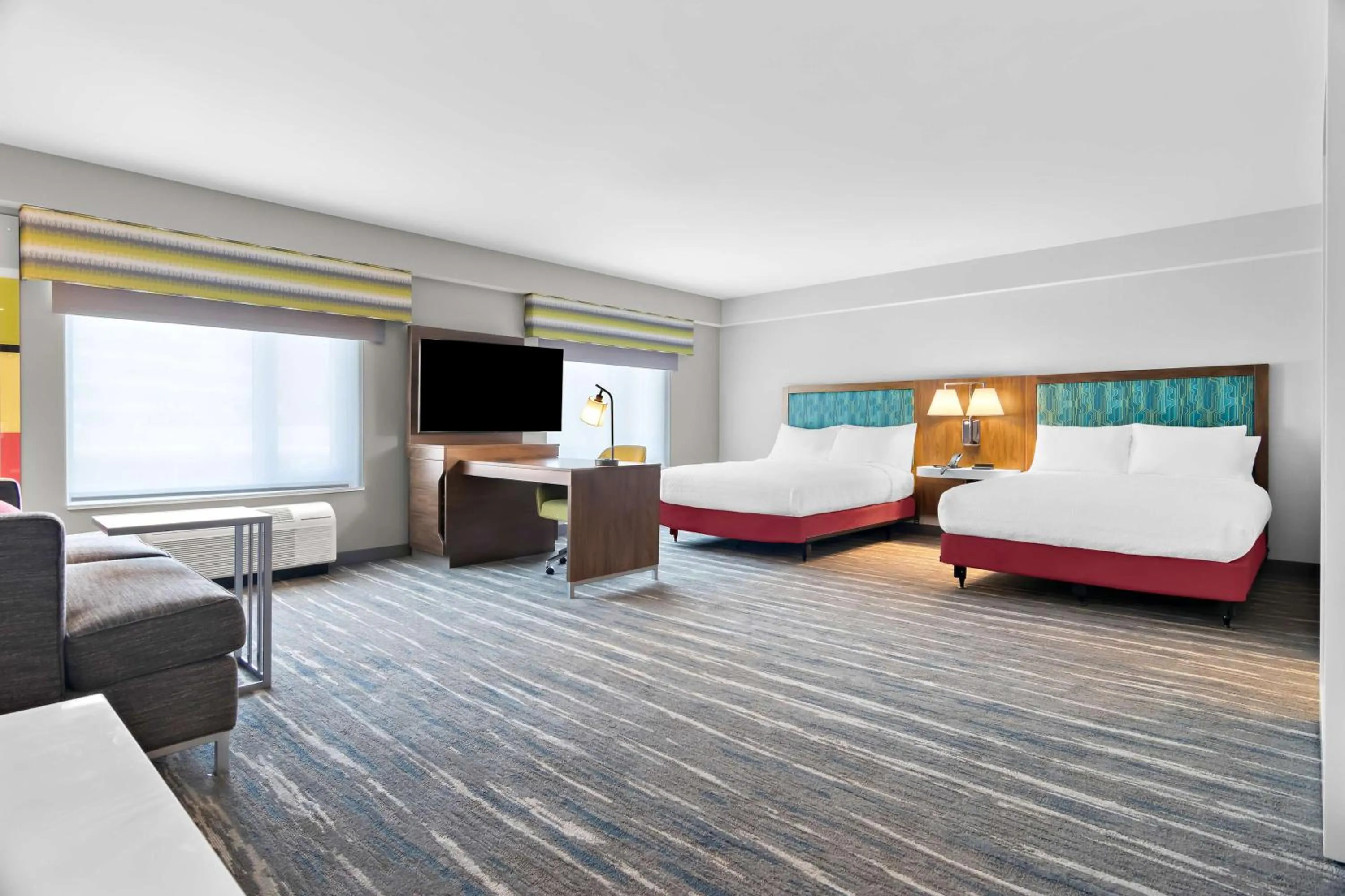 Bedroom, Bed in Hampton Inn & Suites Chicago Medical District Uic