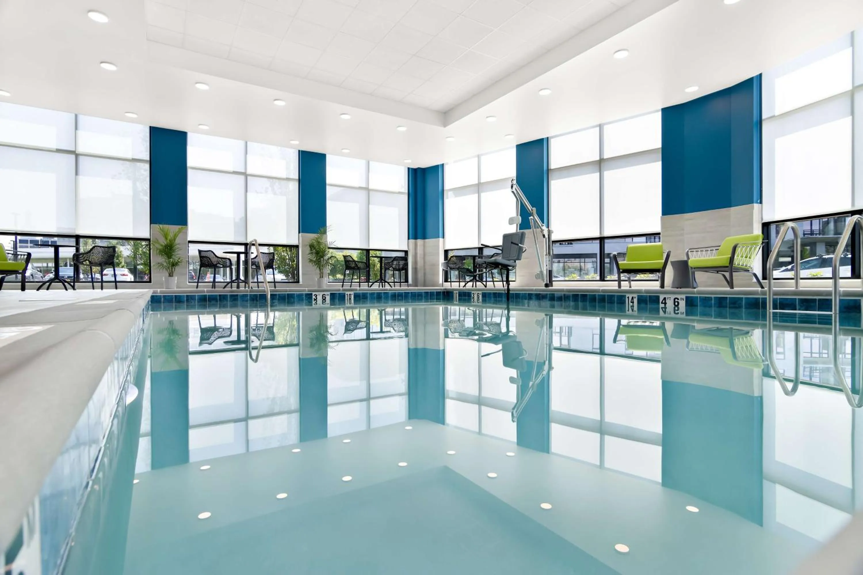 Pool view in Hampton Inn & Suites Chicago Medical District Uic