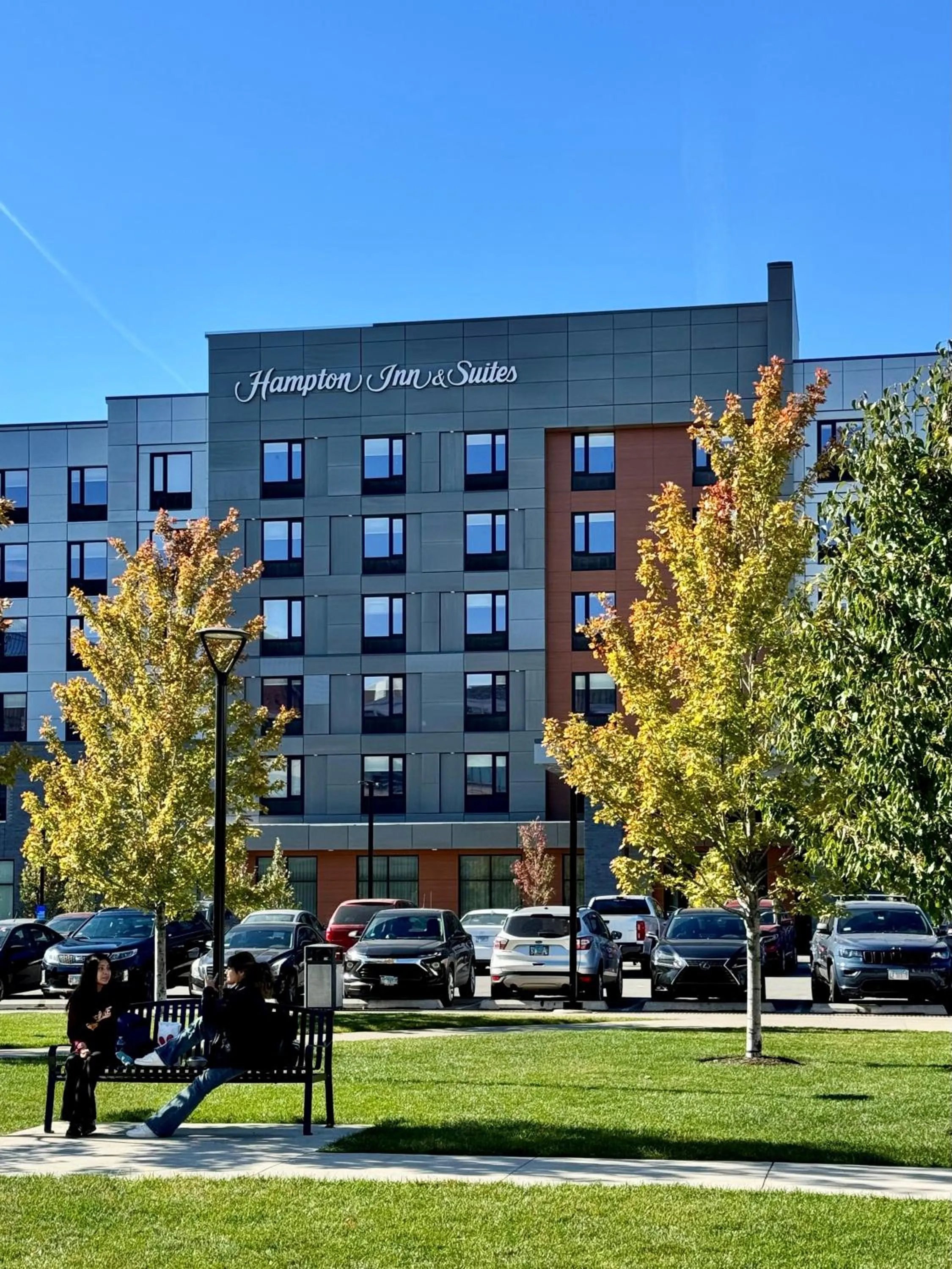 Property building in Hampton Inn & Suites Chicago Medical District Uic