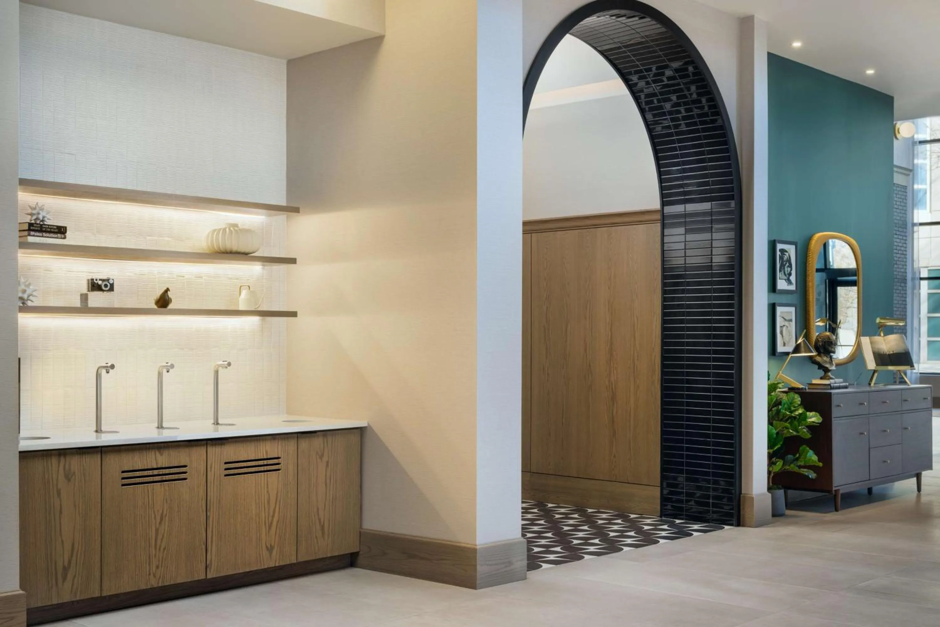 Dining area in Tempo By Hilton Raleigh Downtown