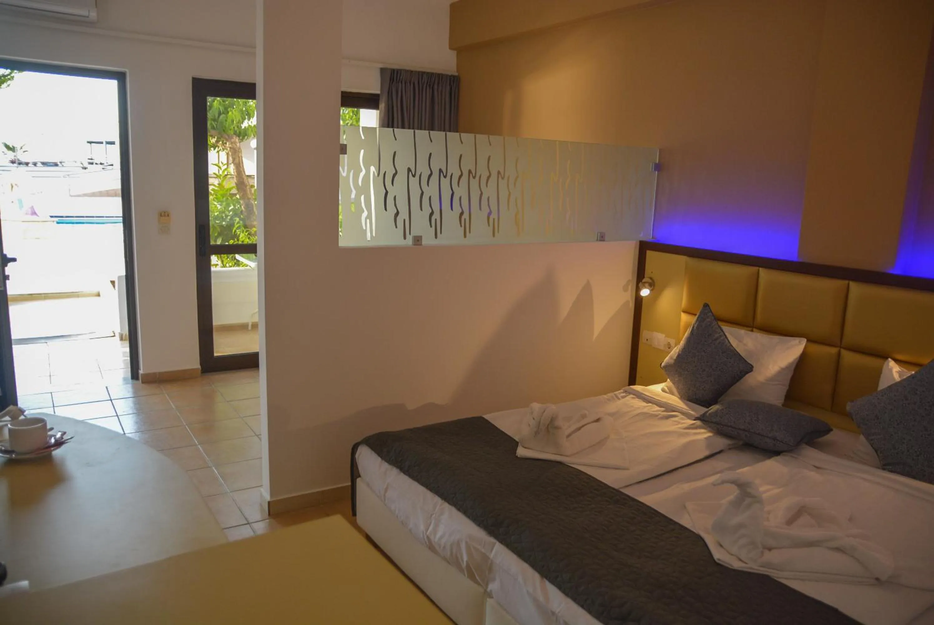 Bedroom, Bed in Sunset Paradise Resort