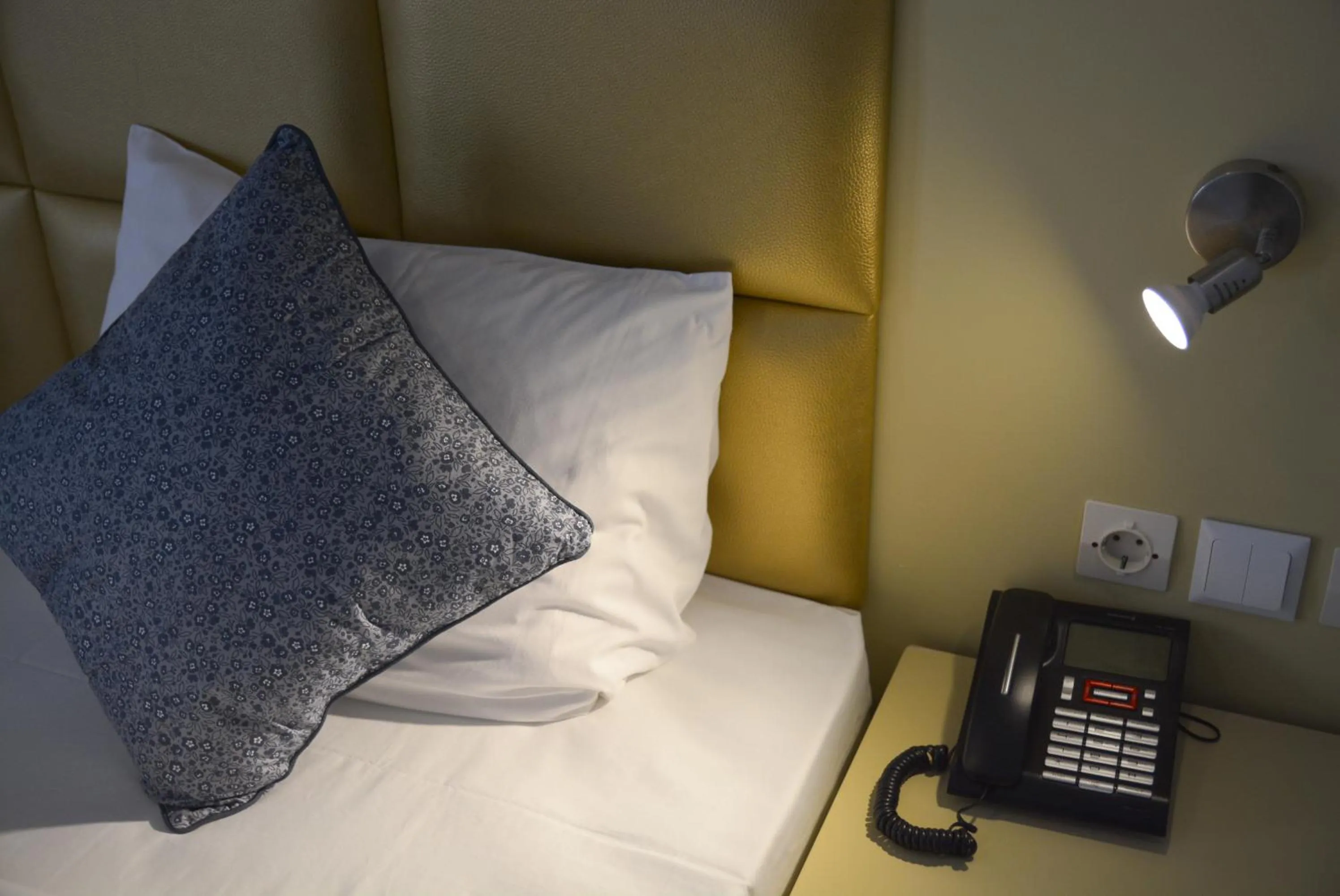 Bedroom, Bed in Sunset Paradise Resort