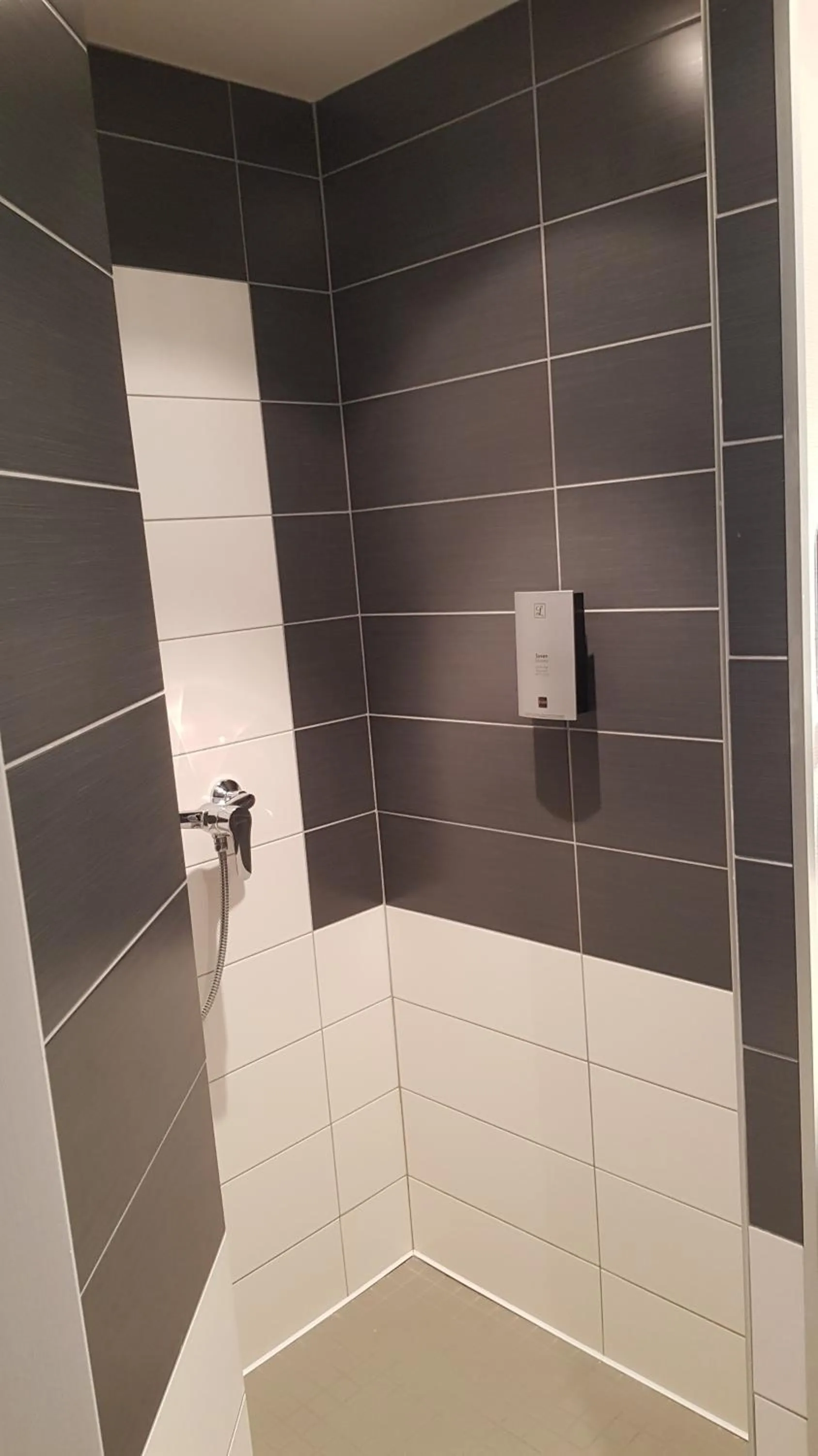 Shower in Logis Hôtel des Deux Forts