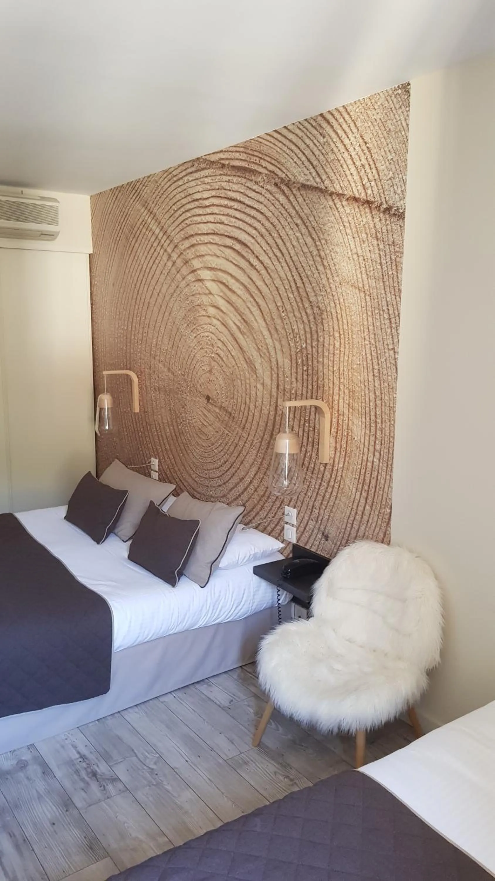 Bedroom, Bed in Logis Hôtel des Deux Forts