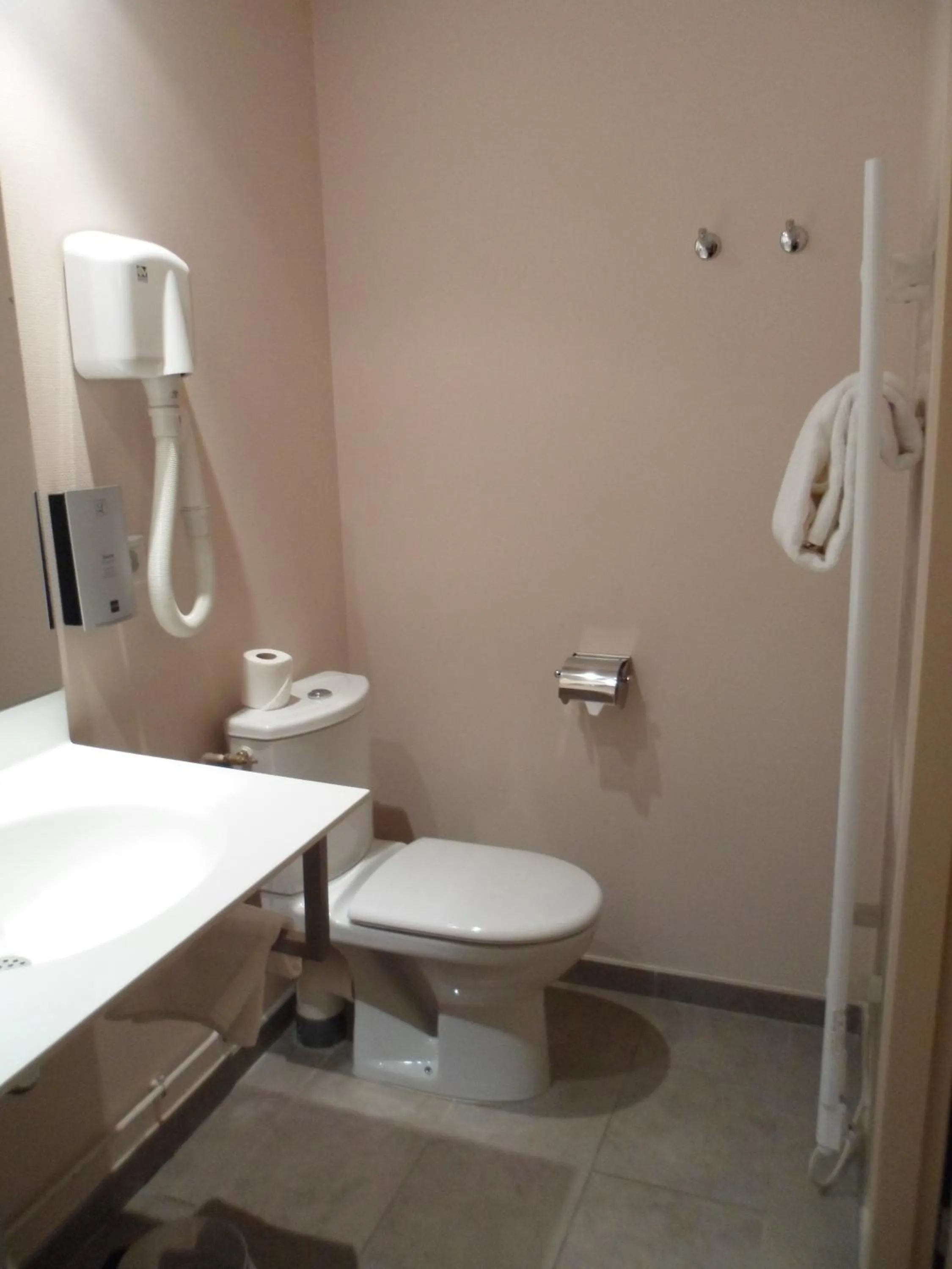 Bathroom in Logis Hôtel des Deux Forts