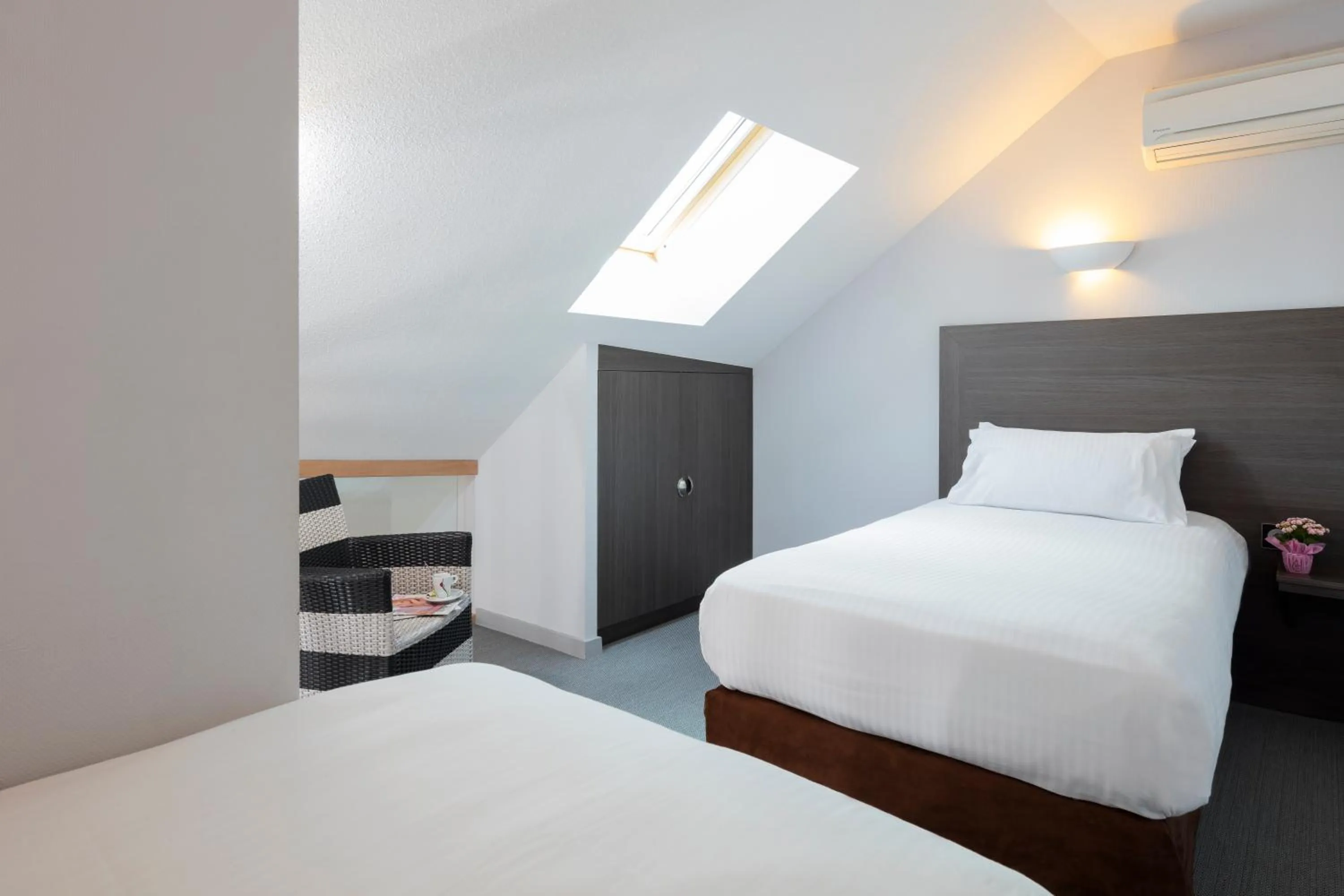 Bedroom, Bed in Logis Hôtel des Deux Forts