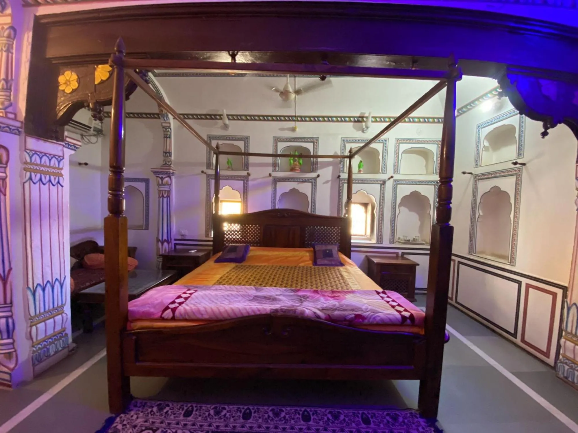 Bed in Hotel Radhika Haveli, Mandawa