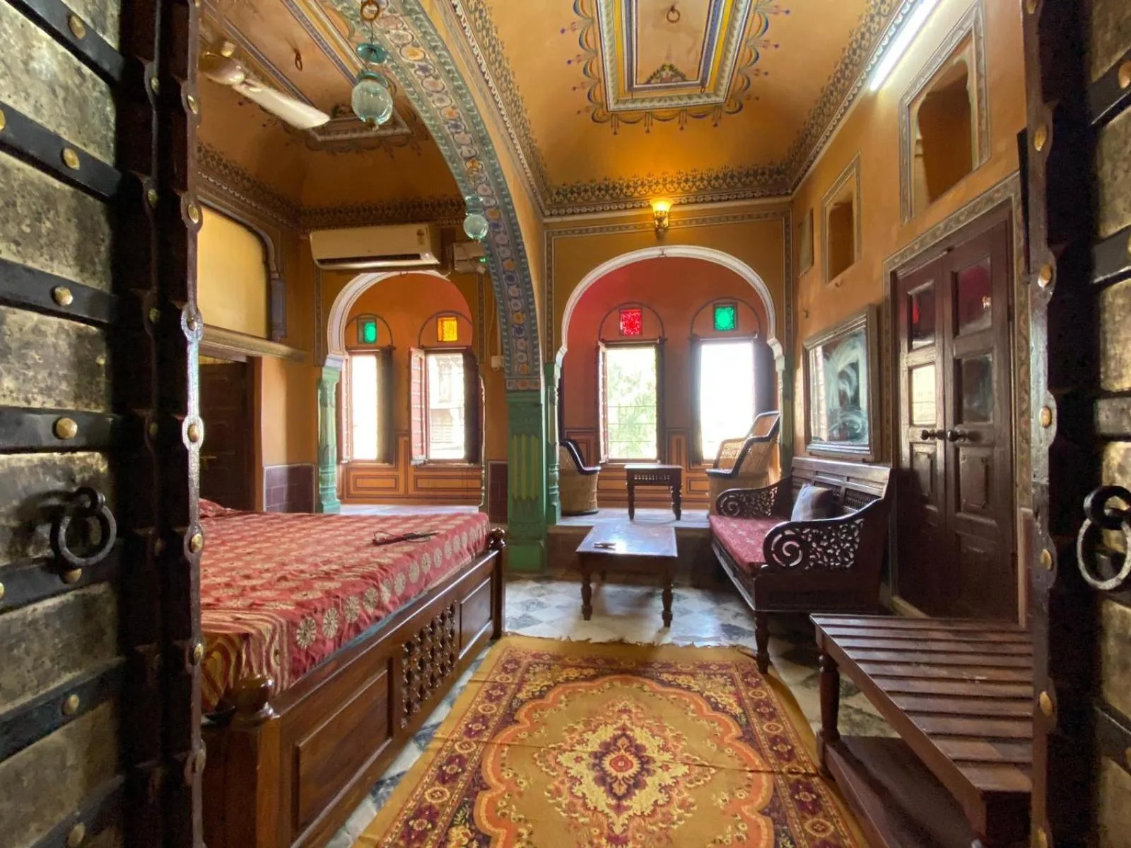 Bed in Hotel Radhika Haveli, Mandawa