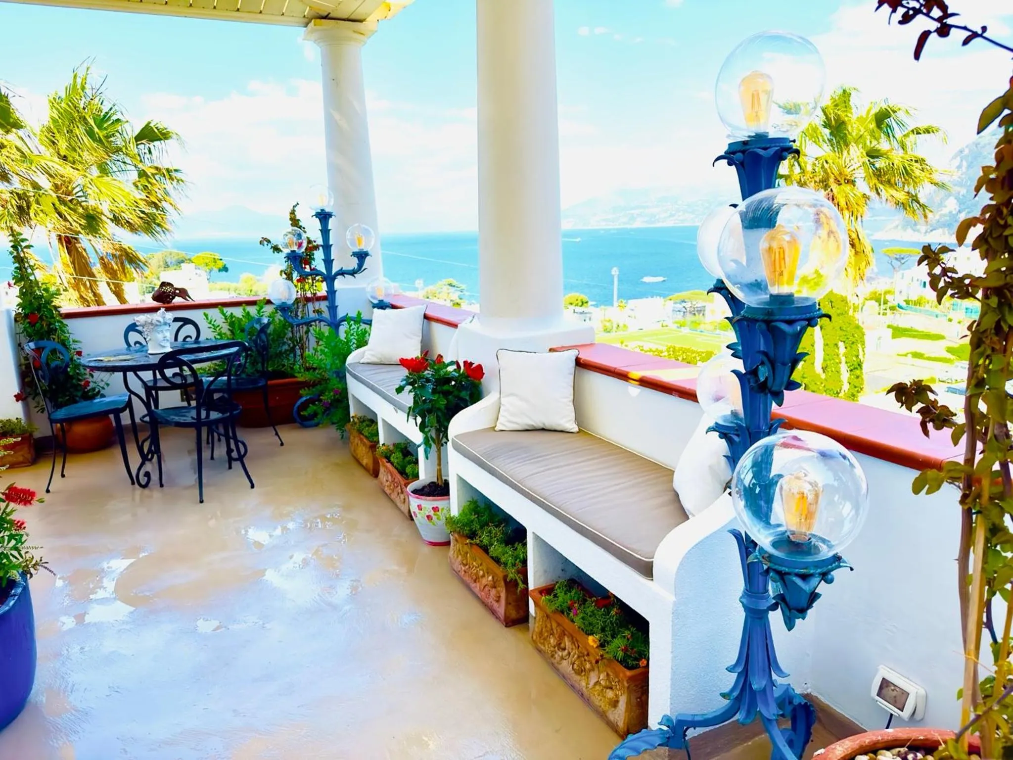 Balcony/Terrace in Scala Fenicia 14 by CapriRooms