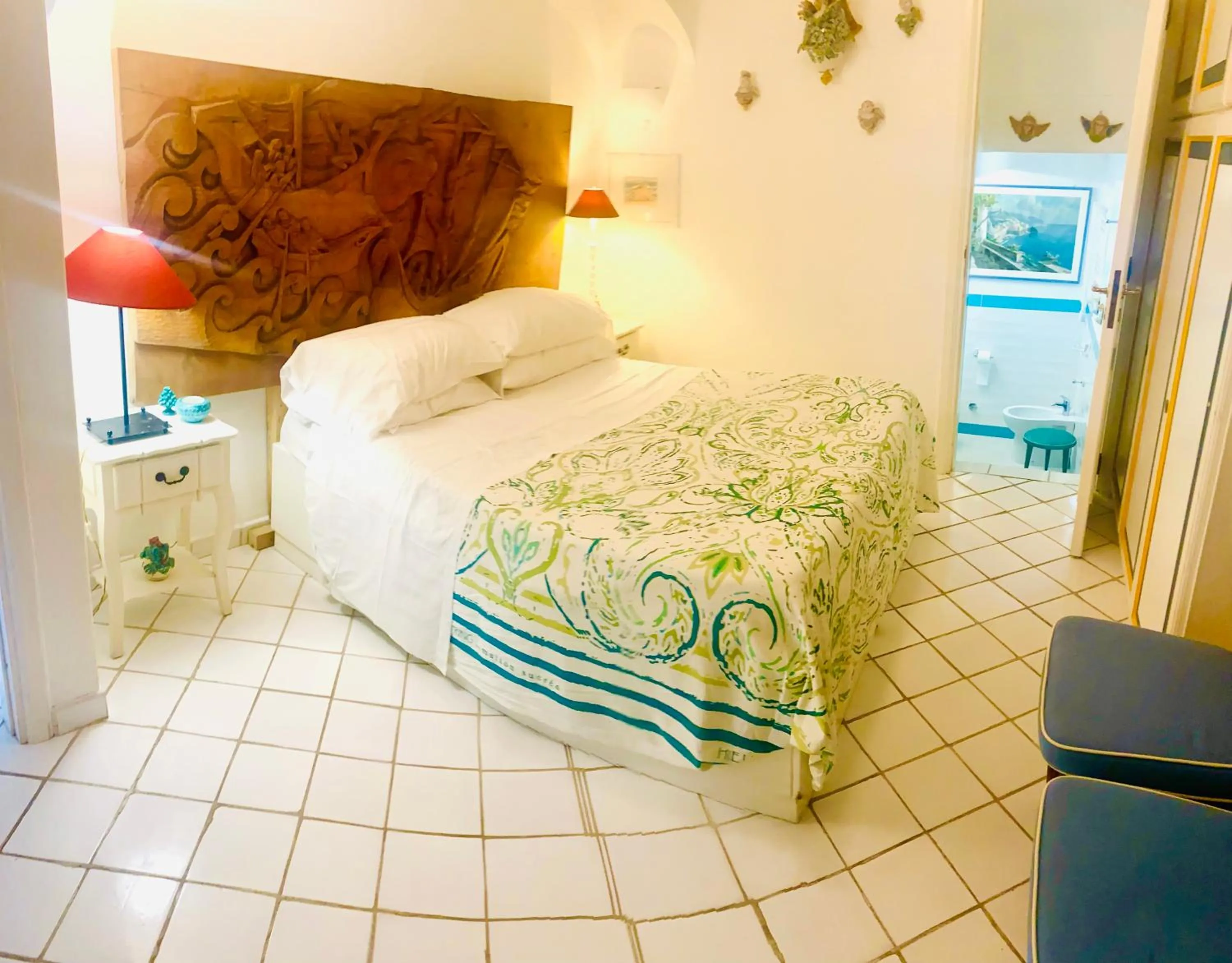 Bed in Scala Fenicia 14 by CapriRooms