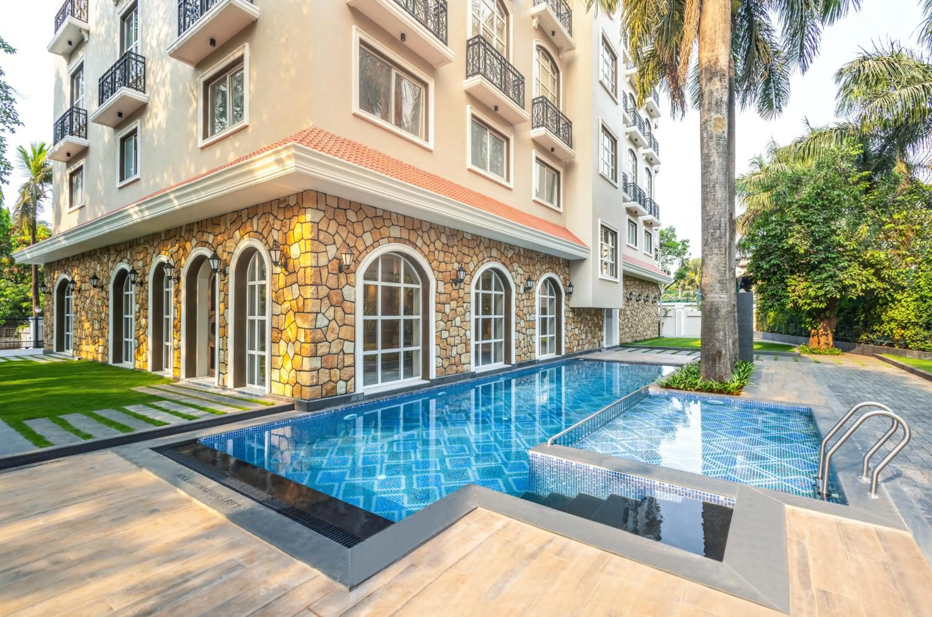 Swimming pool in Enrise by Sayaji Lonavala