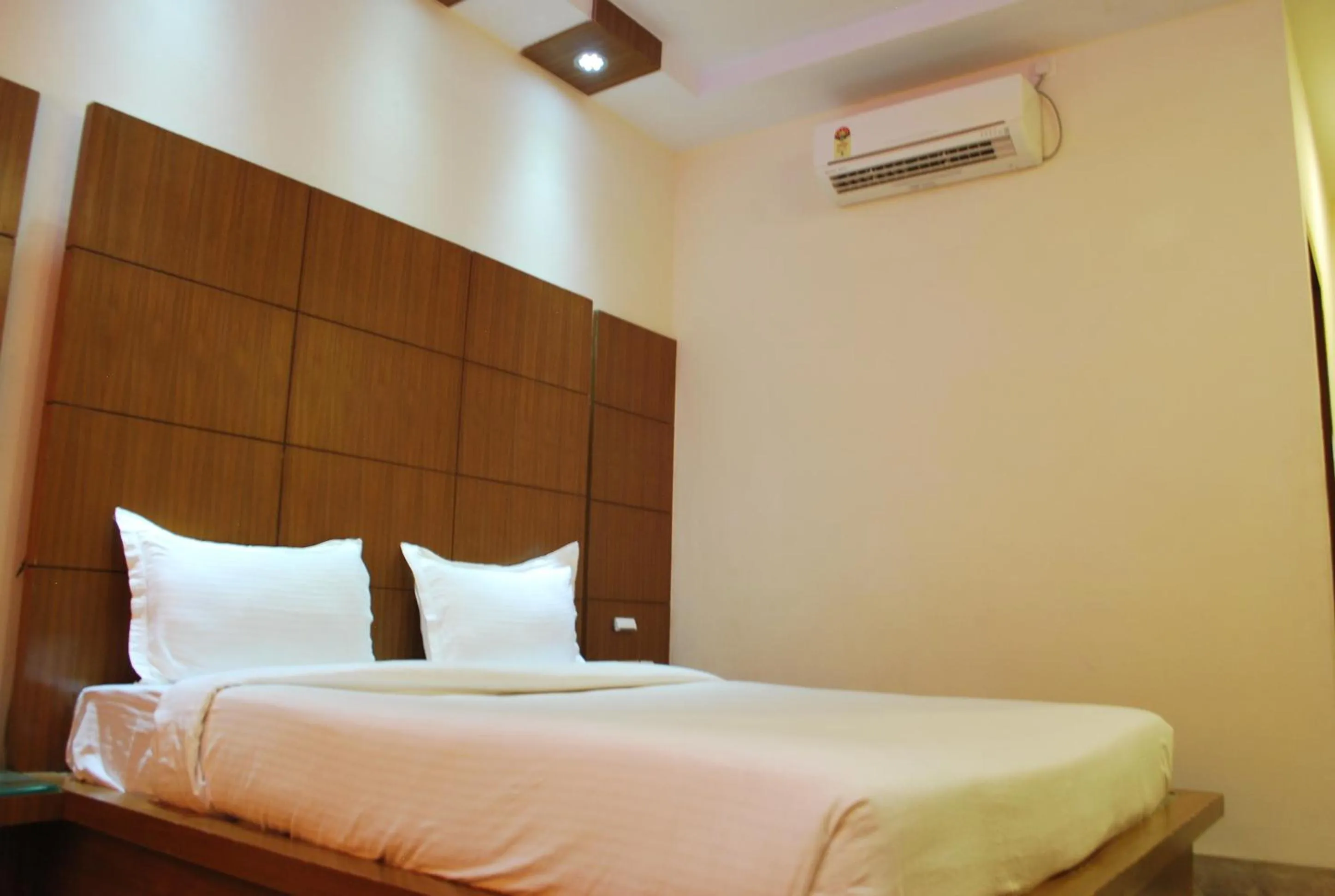 Bed in Hotel Basera Brij Bhoomi Vrindavan