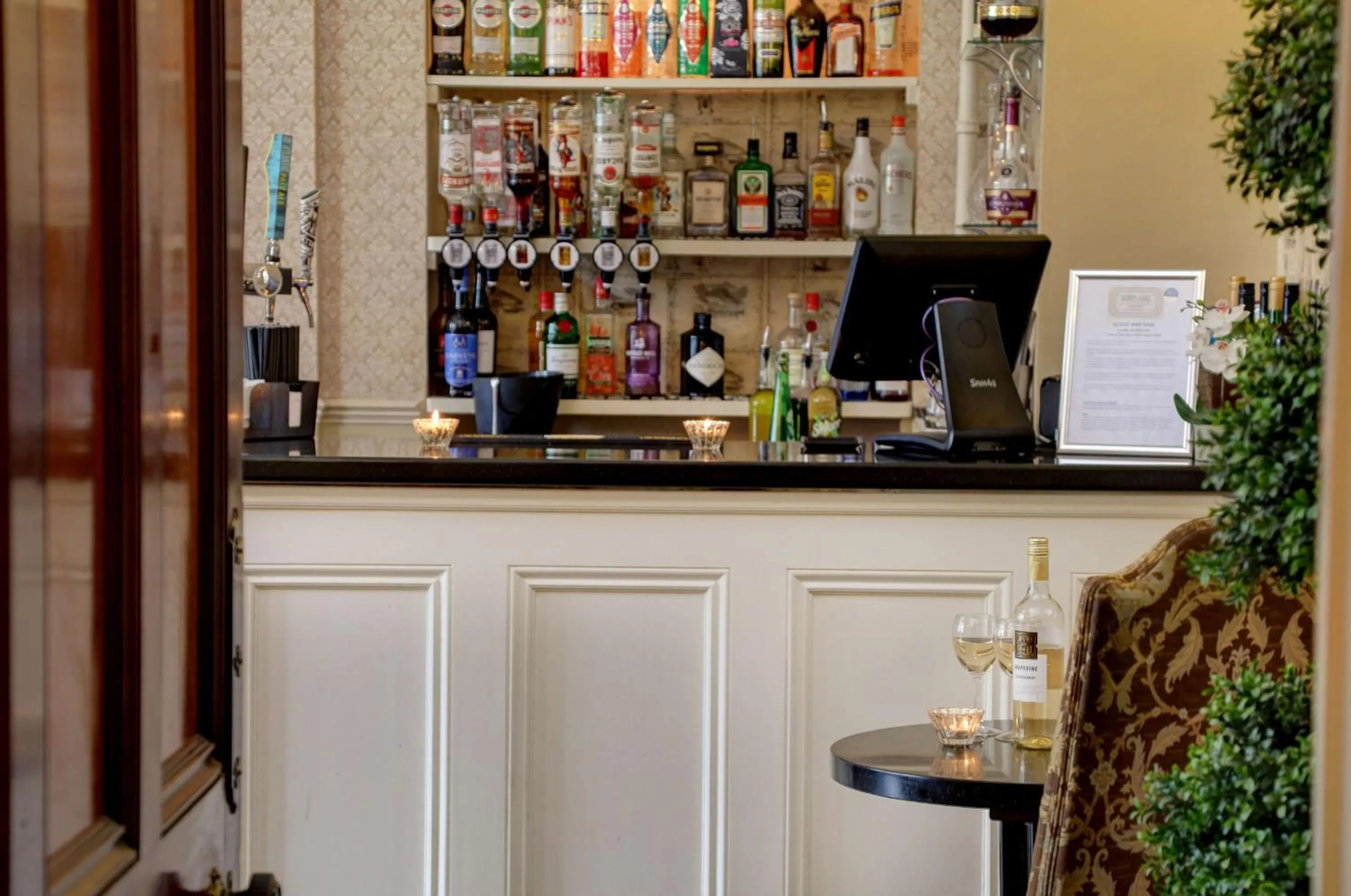 Lounge or bar in Leigh Park Country House Hotel & Vineyard, BW Signature Collection