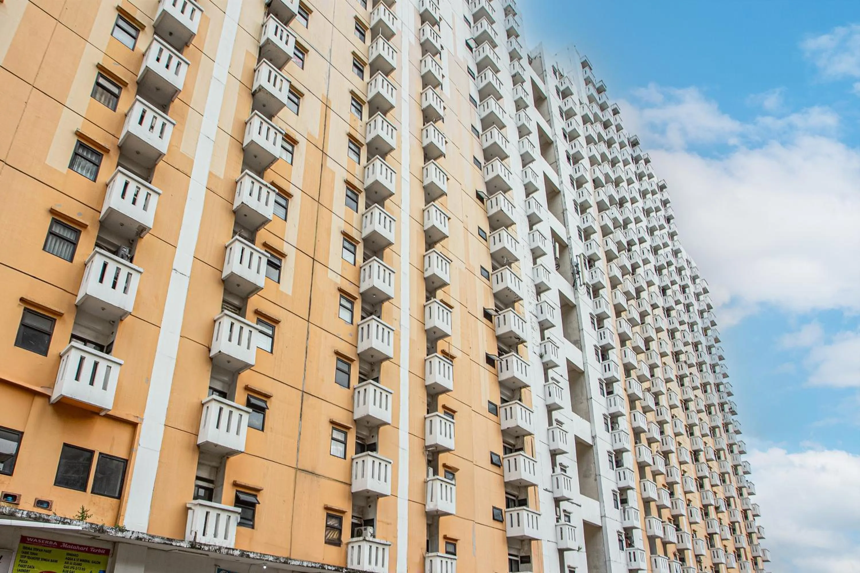 Facade/entrance in Hotel O Kemang View By Room 88