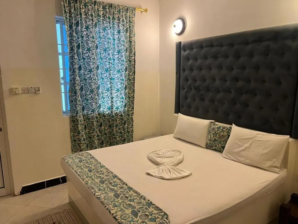 Photo of the whole room, Bed in Varadero Zanzibar Hotel