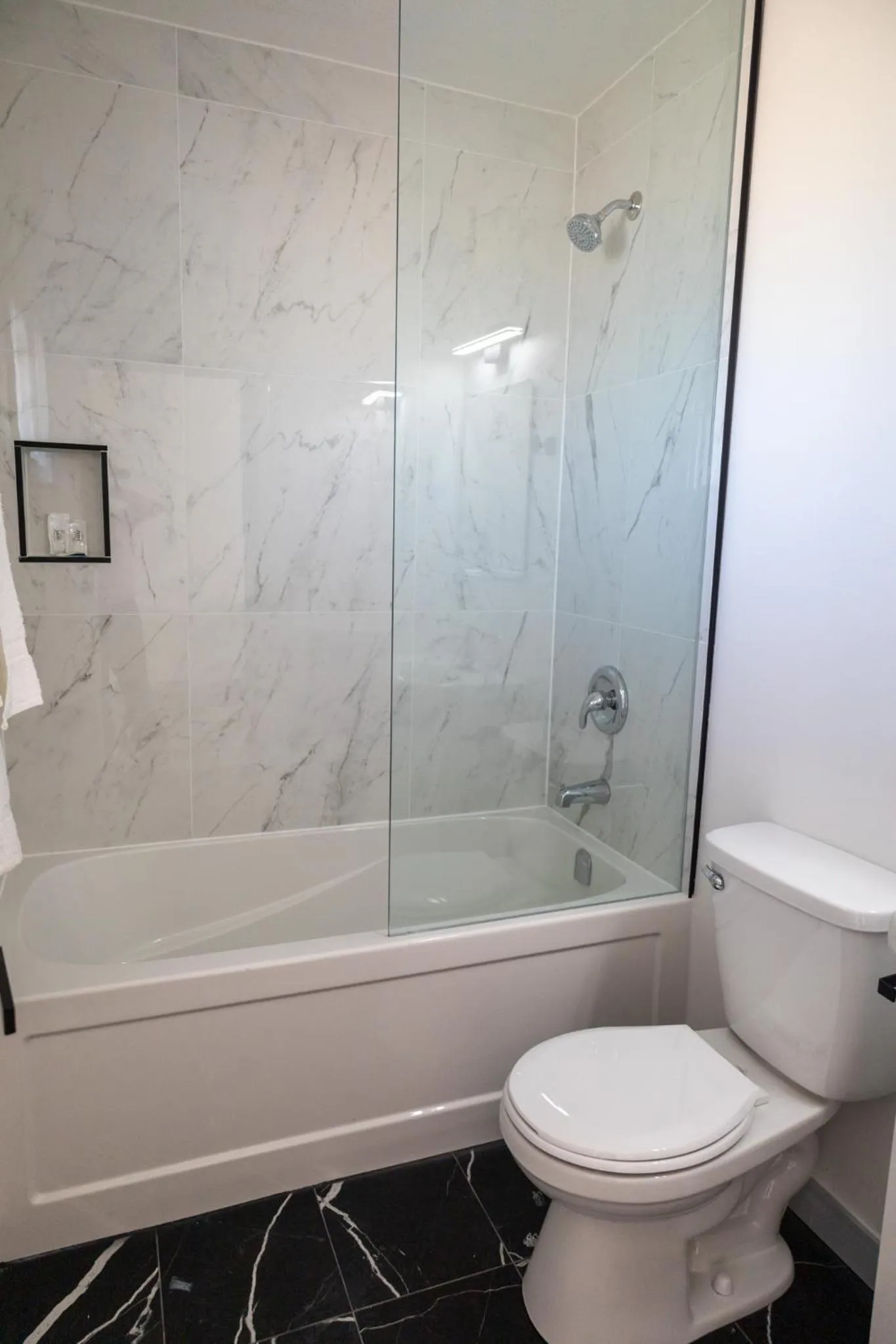 Shower in SHORE VISTA LODGE