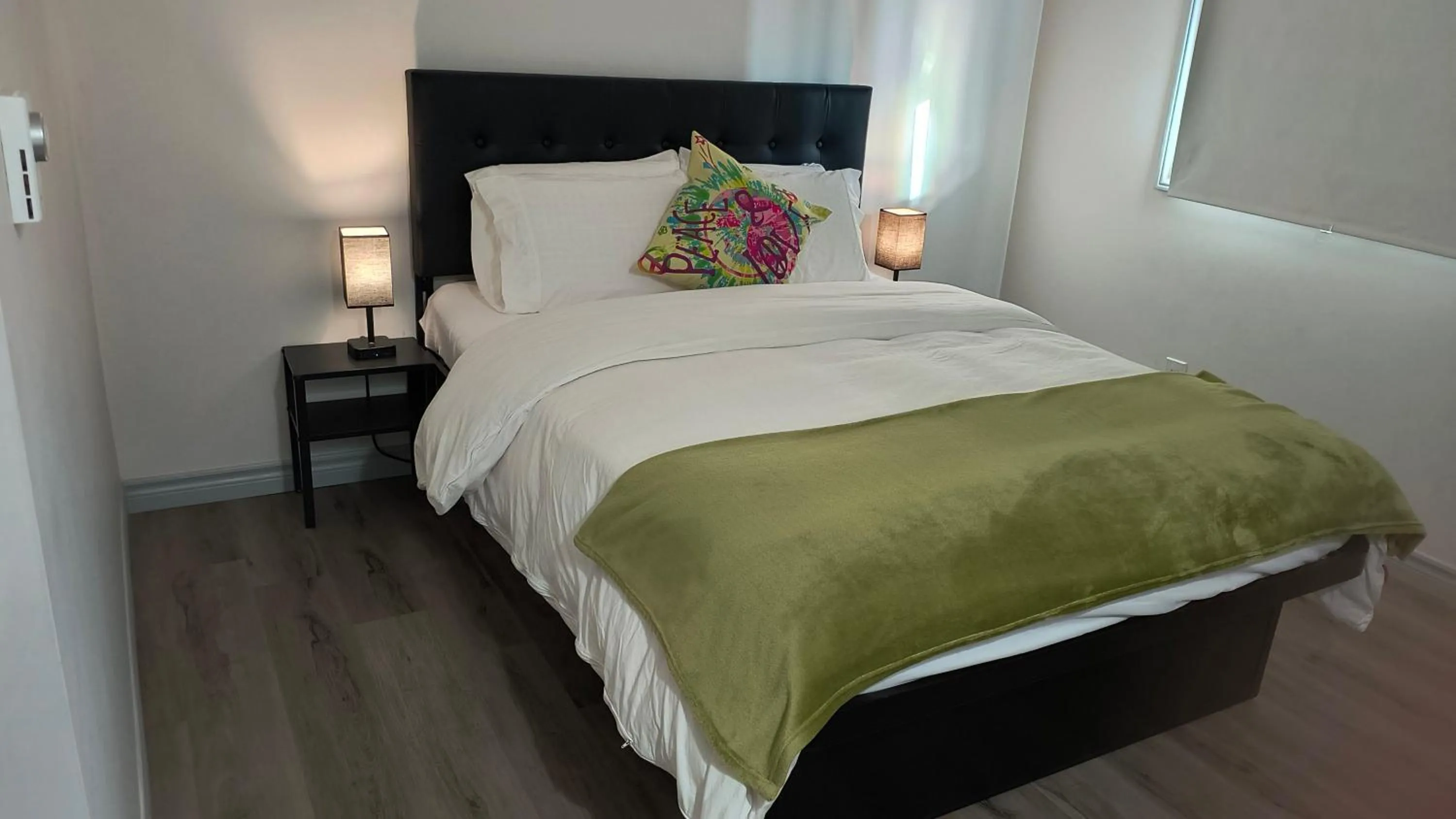 Bed in SHORE VISTA LODGE