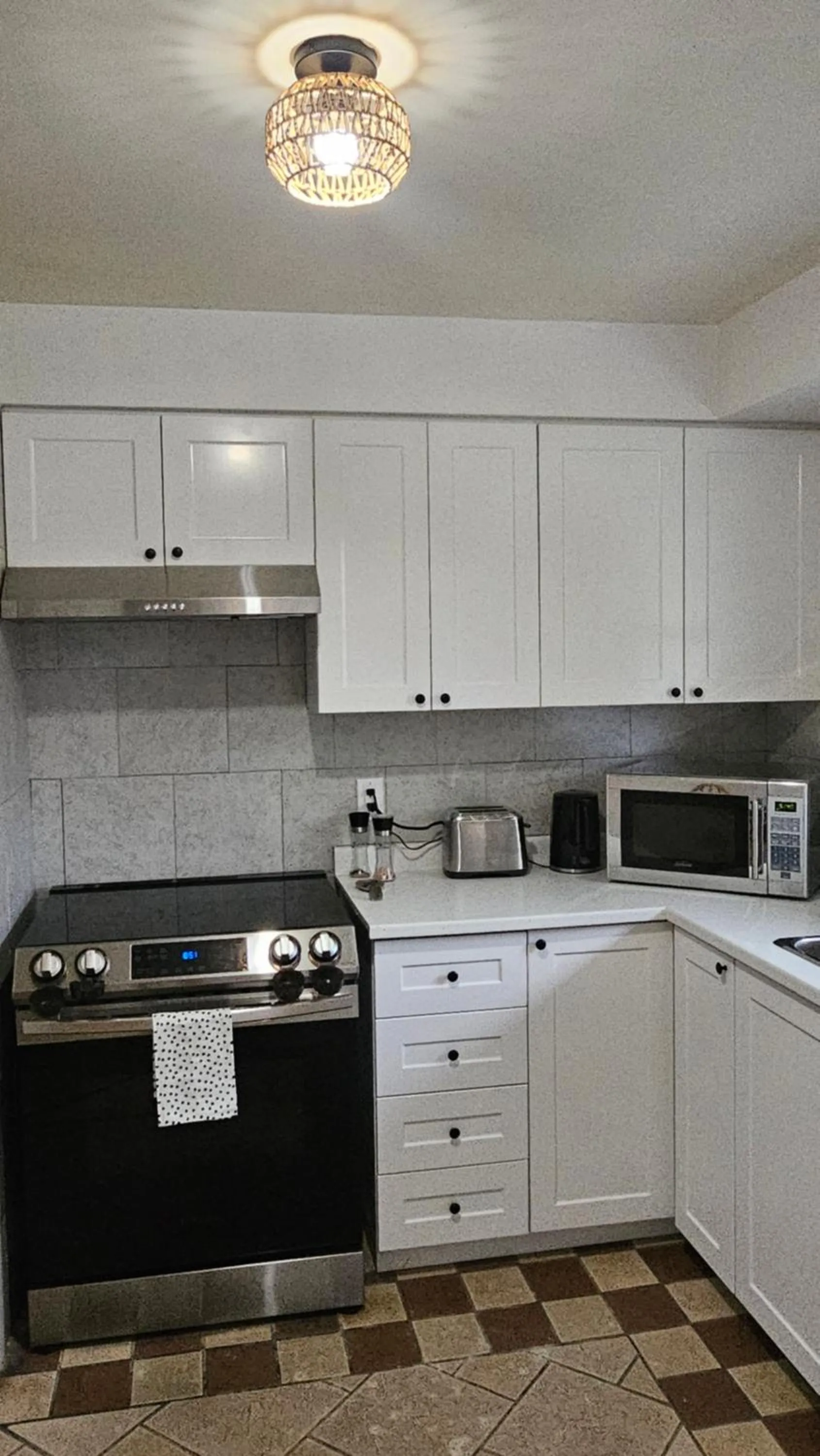 kitchen in SHORE VISTA LODGE