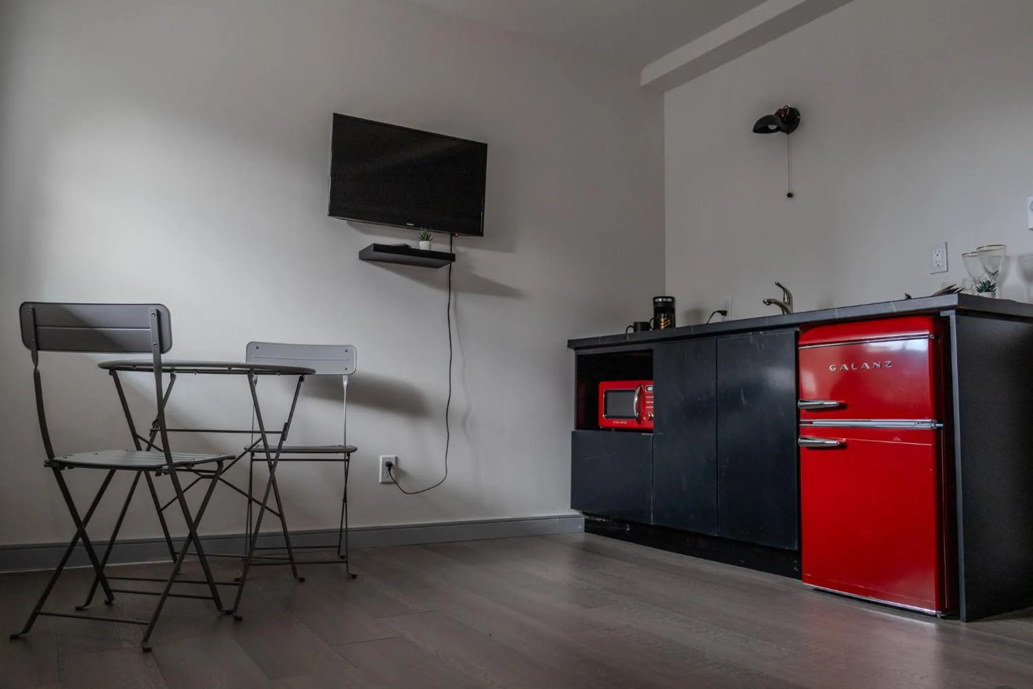 TV and multimedia in SHORE VISTA LODGE