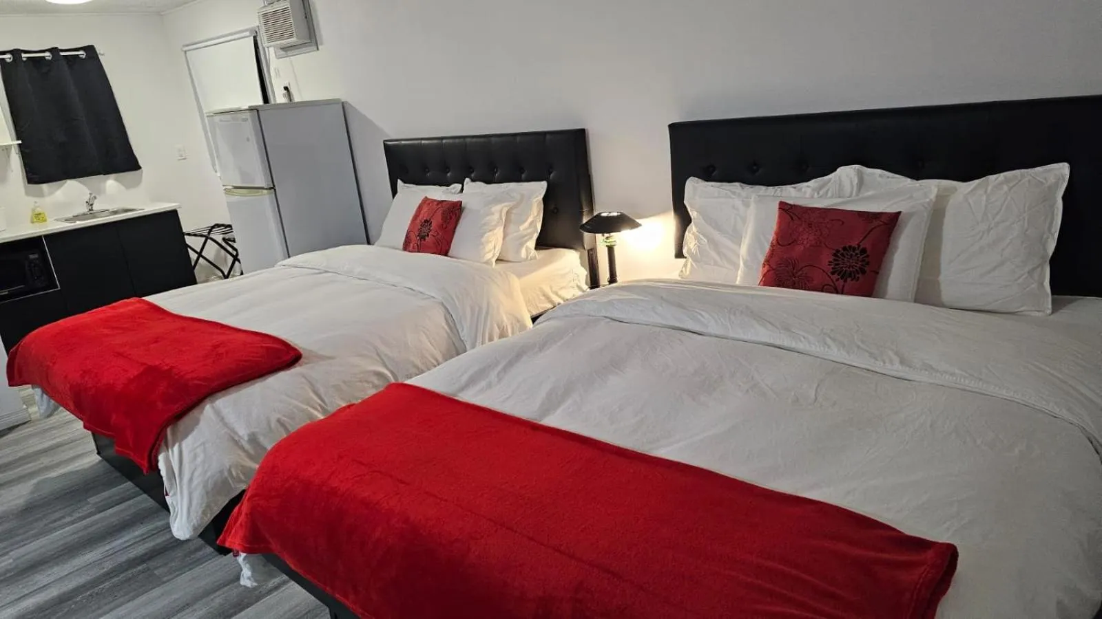 Bedroom, Bed in SHORE VISTA LODGE