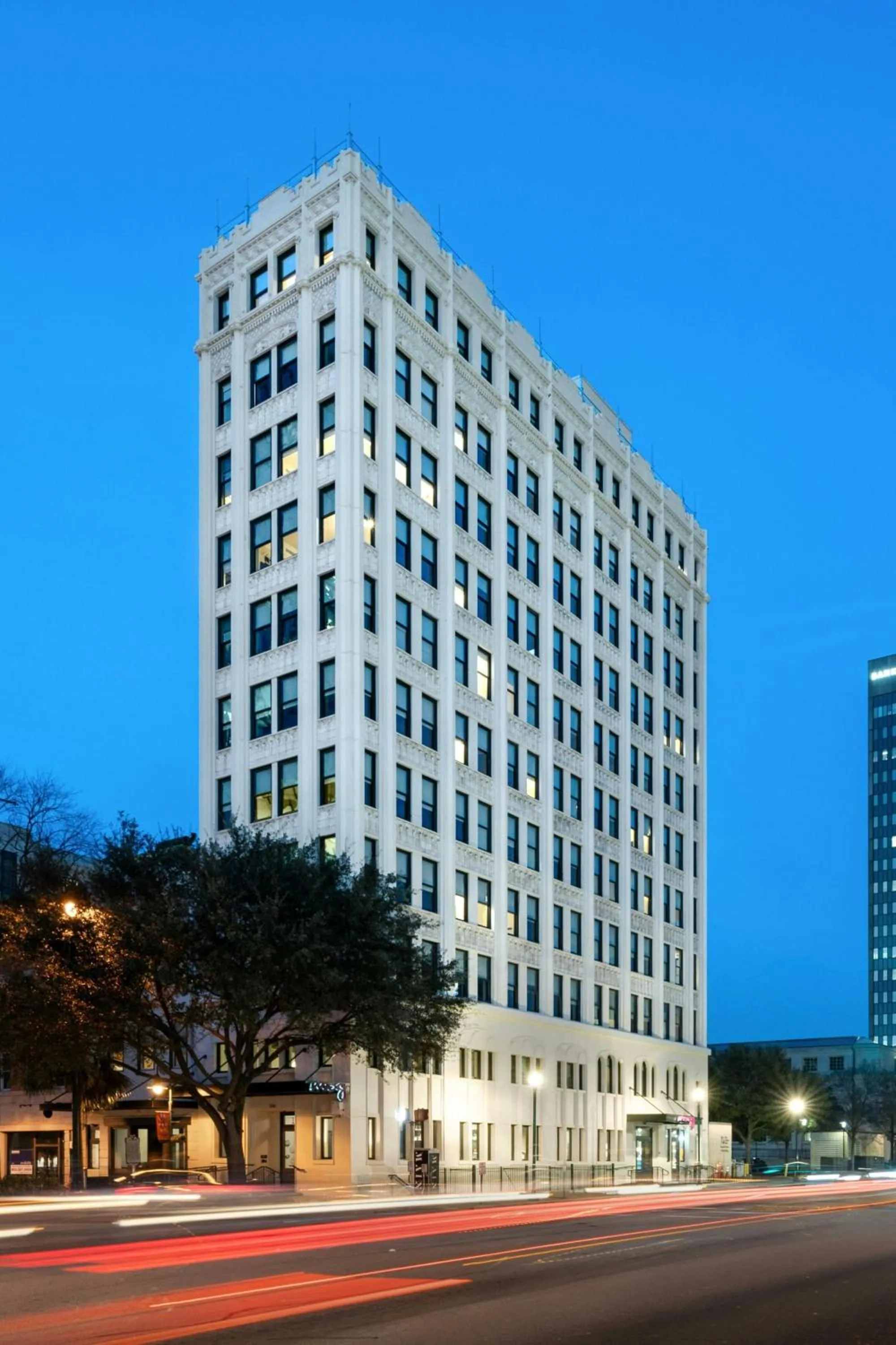 Property building in Moxy Columbia Downtown