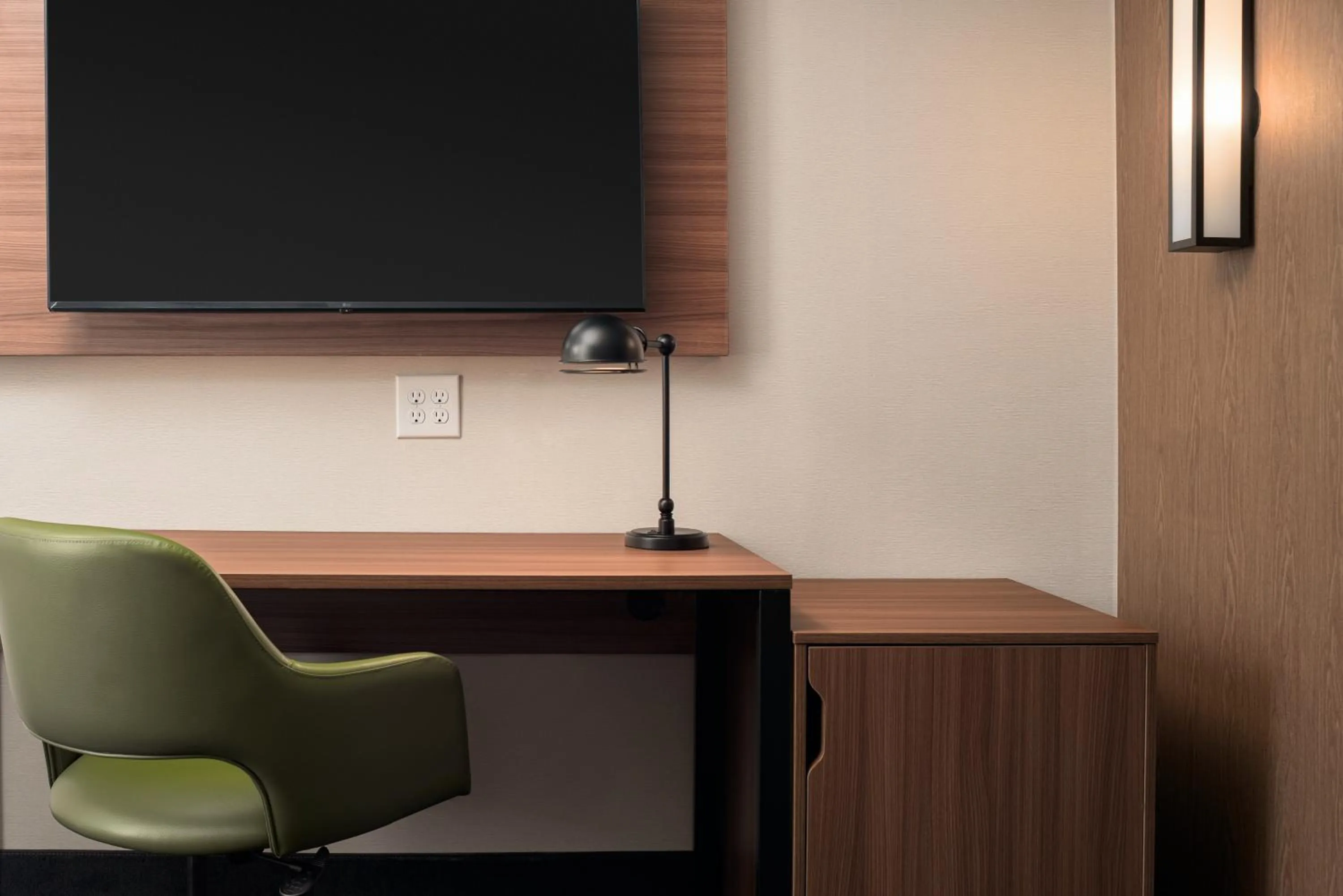 TV and multimedia in Fairfield by Marriott Inn & Suites Cullman