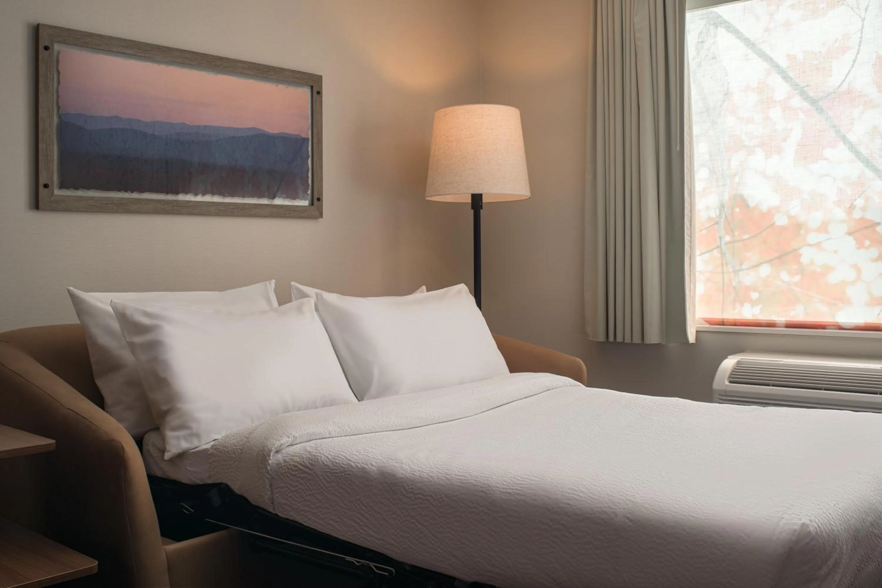 Bed in Fairfield by Marriott Inn & Suites Cullman