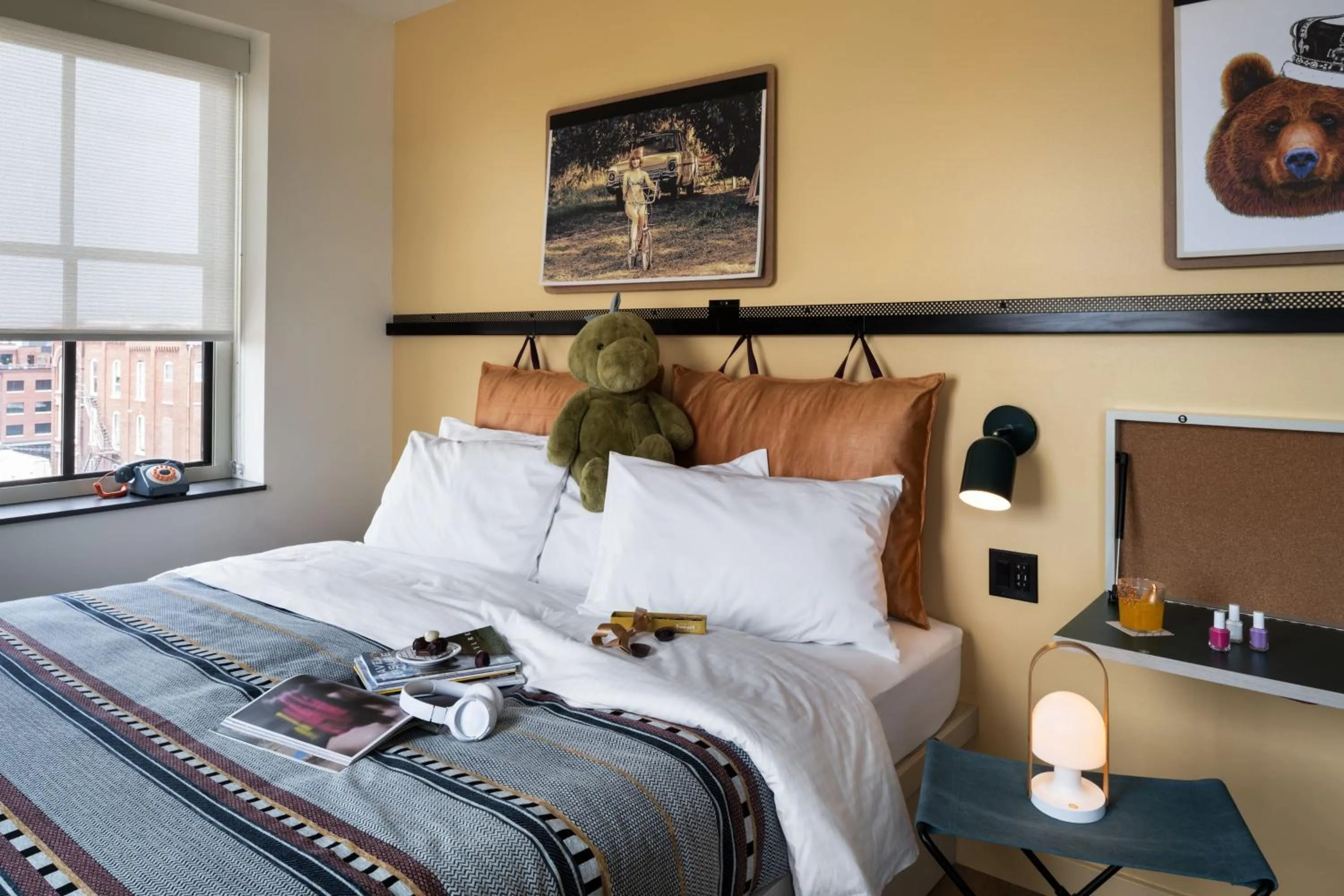 Photo of the whole room, Bed in Moxy Springfield Downtown