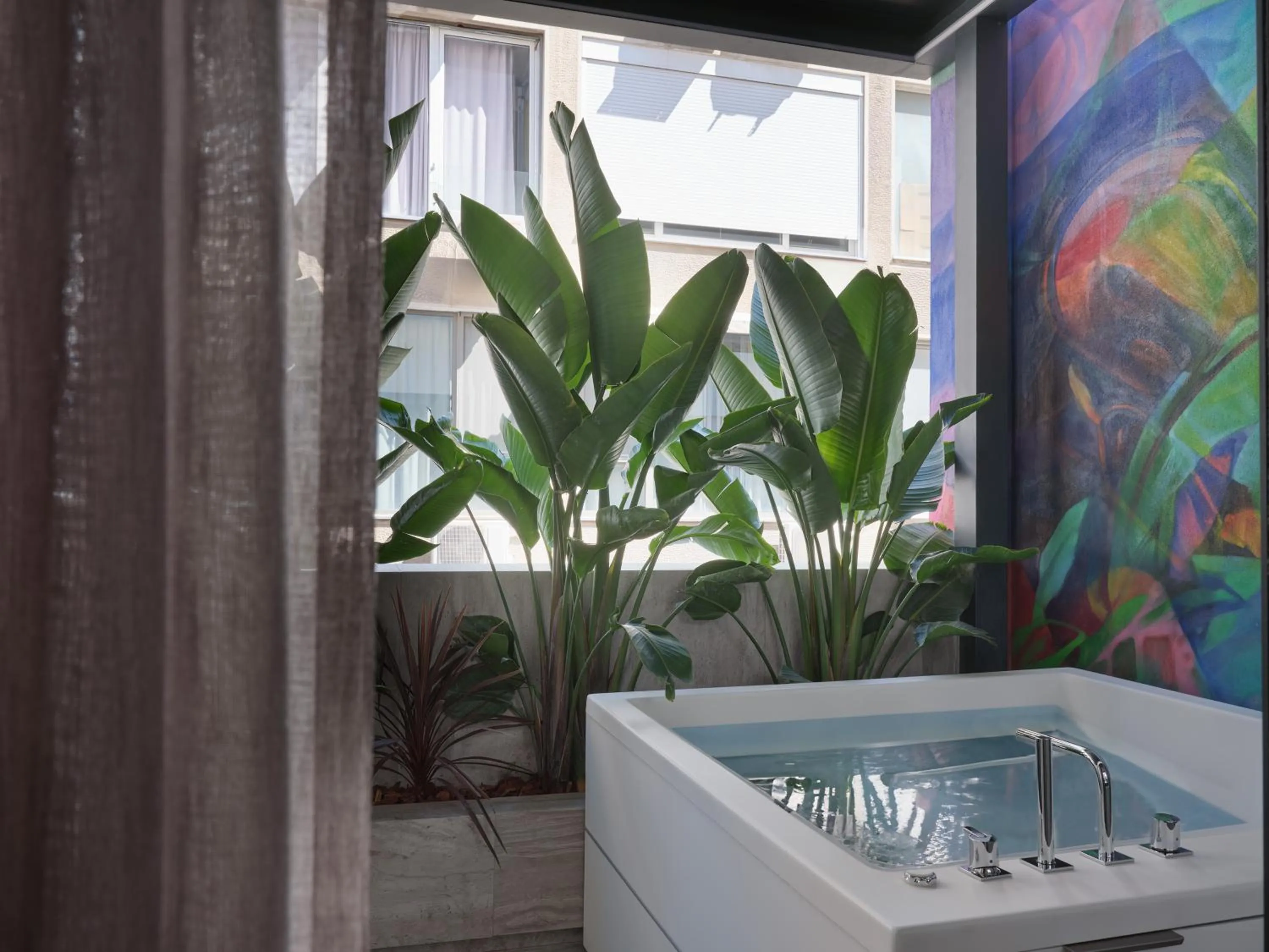 Hot Tub in Nur Outline Aparthotel