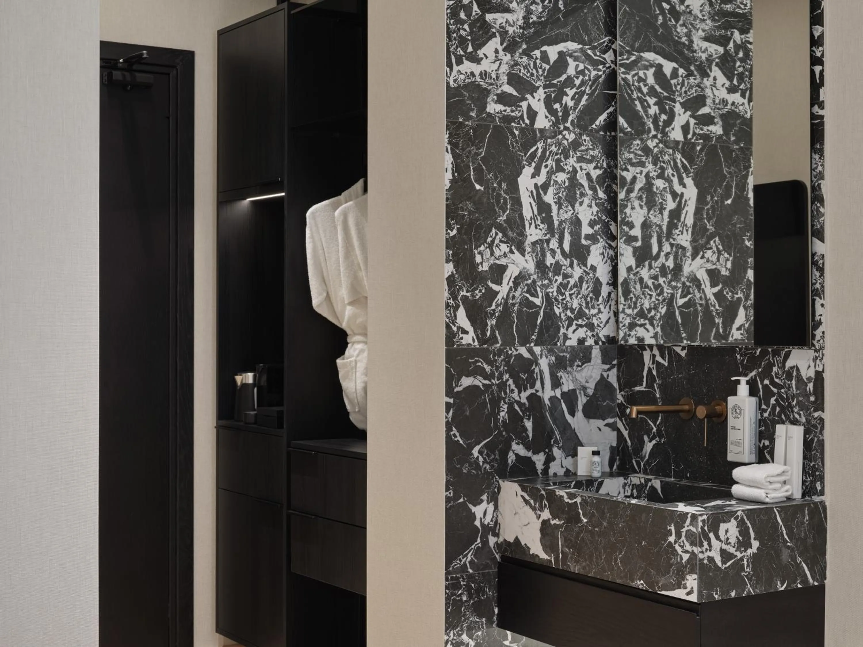 Bathroom in Nur Outline Aparthotel