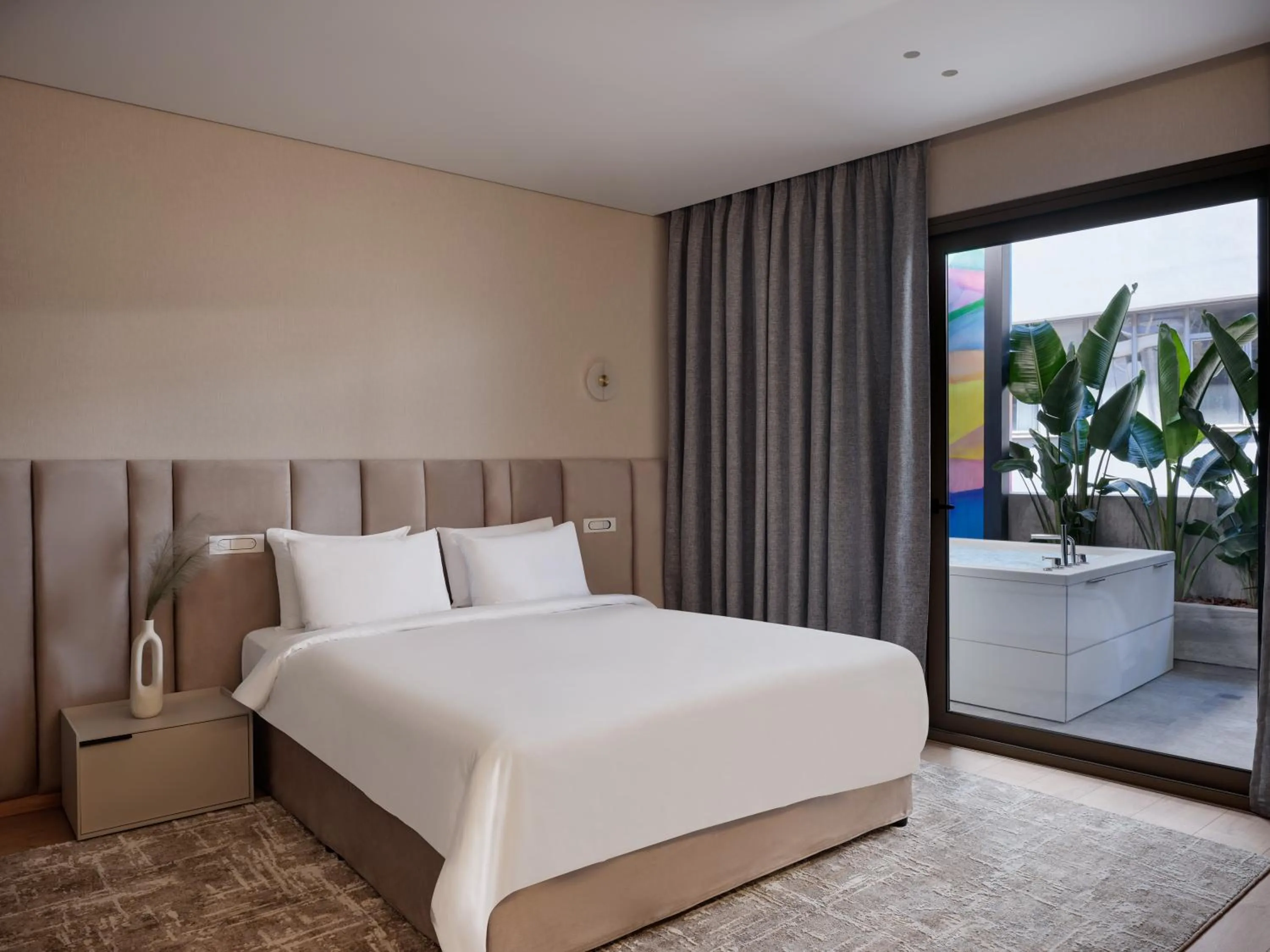 Hot Tub, Bed in Nur Outline Aparthotel