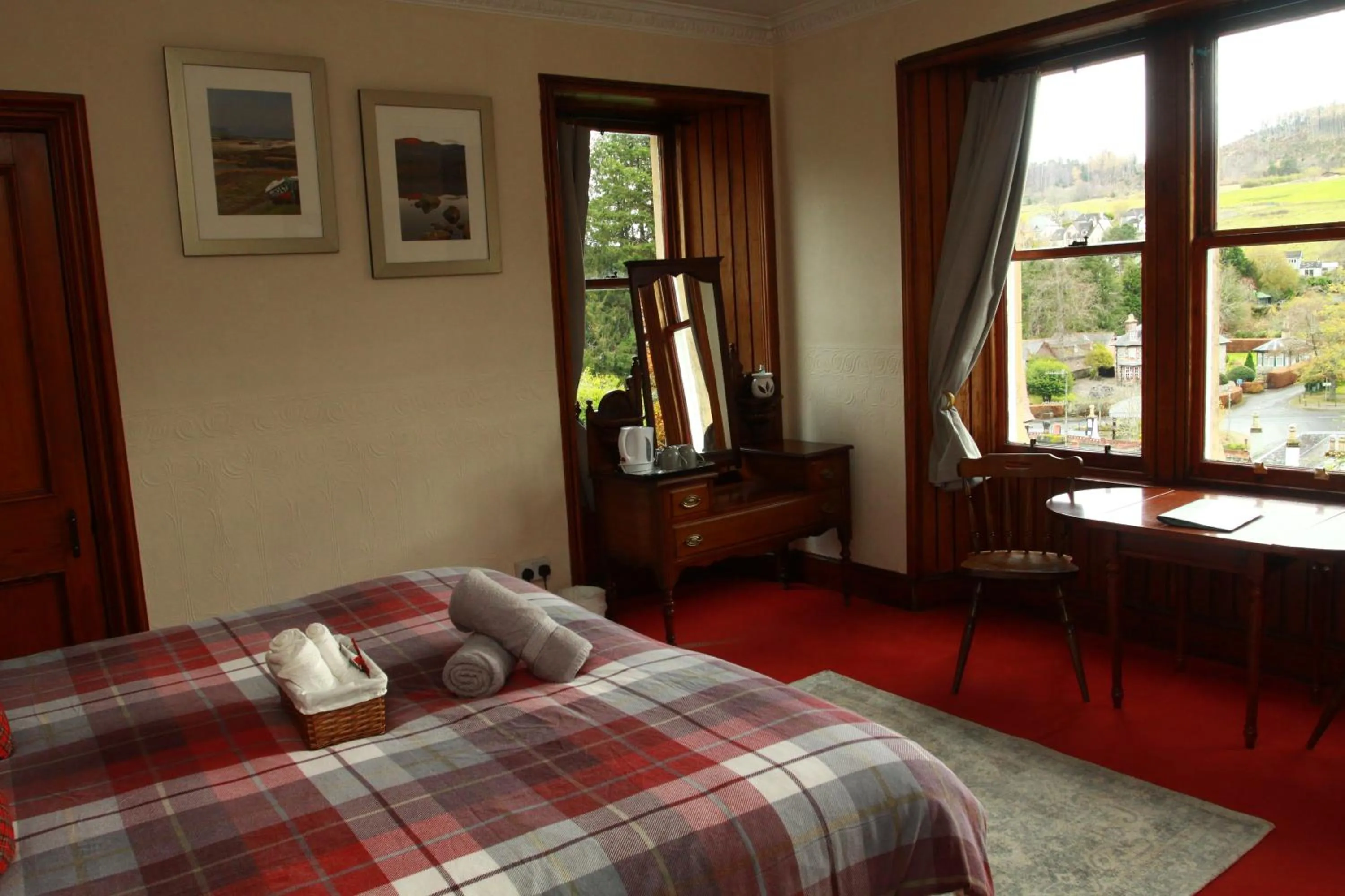 Bed in The Retreat Hotel