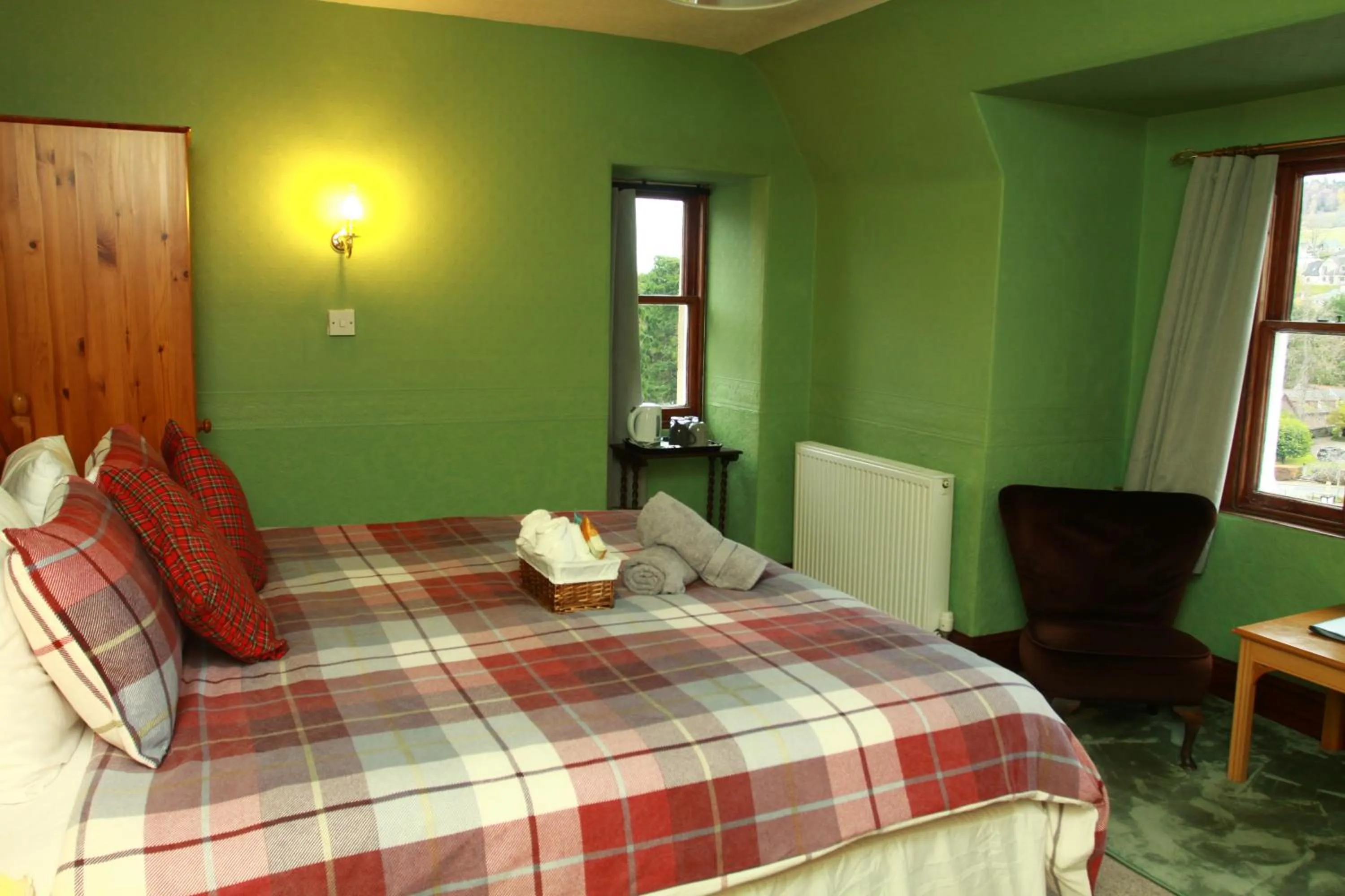 Bed in The Retreat Hotel