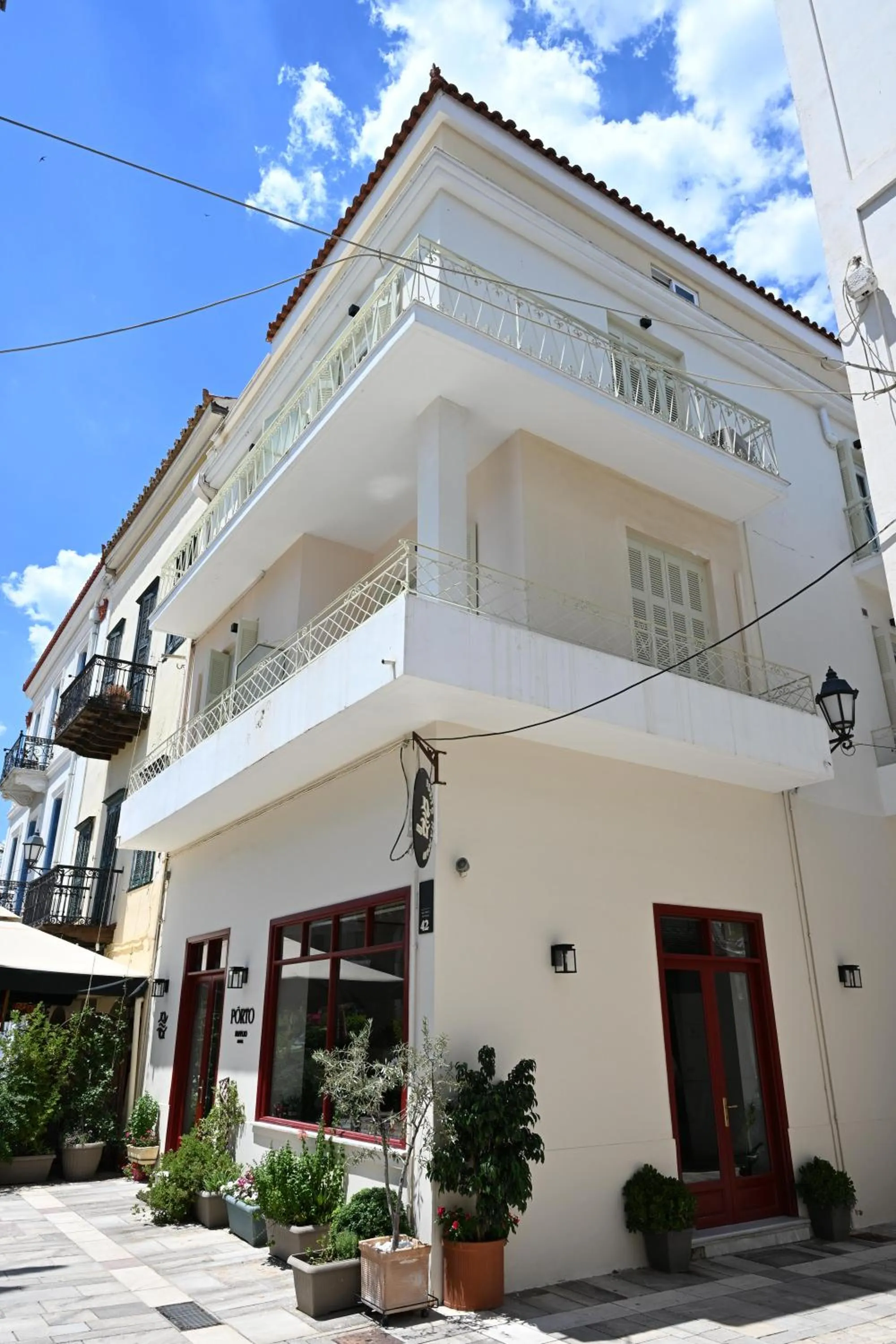 Property building in Porto Nafplio