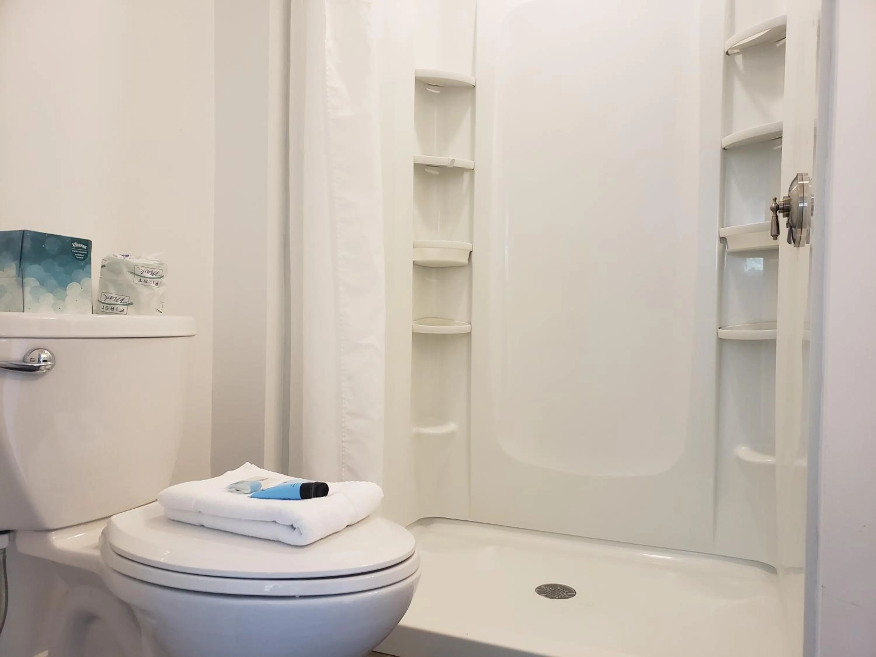 Shower in Little Fig Hotel