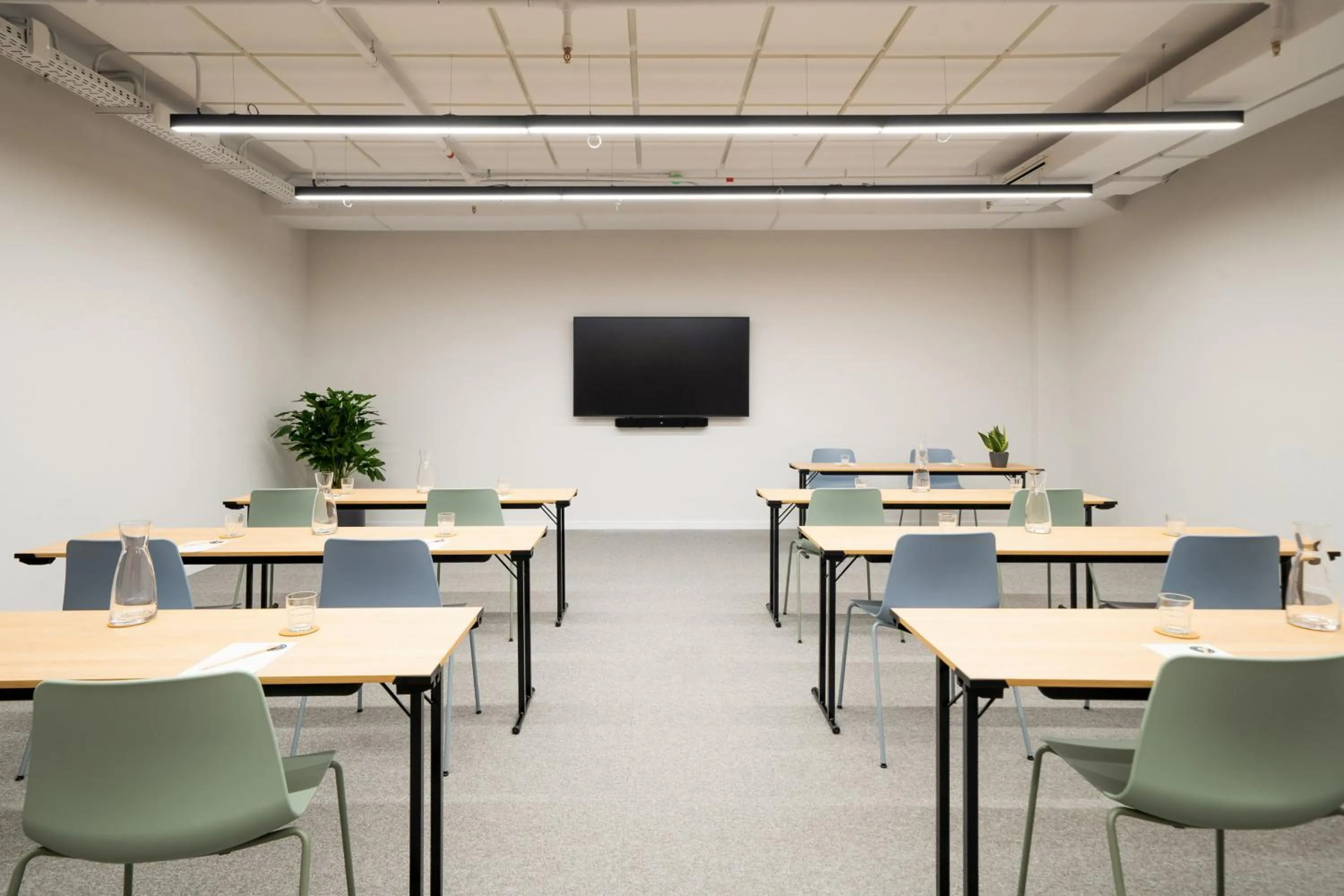 Meeting/conference room in INNSiDE by Meliá Madrid Valdebebas