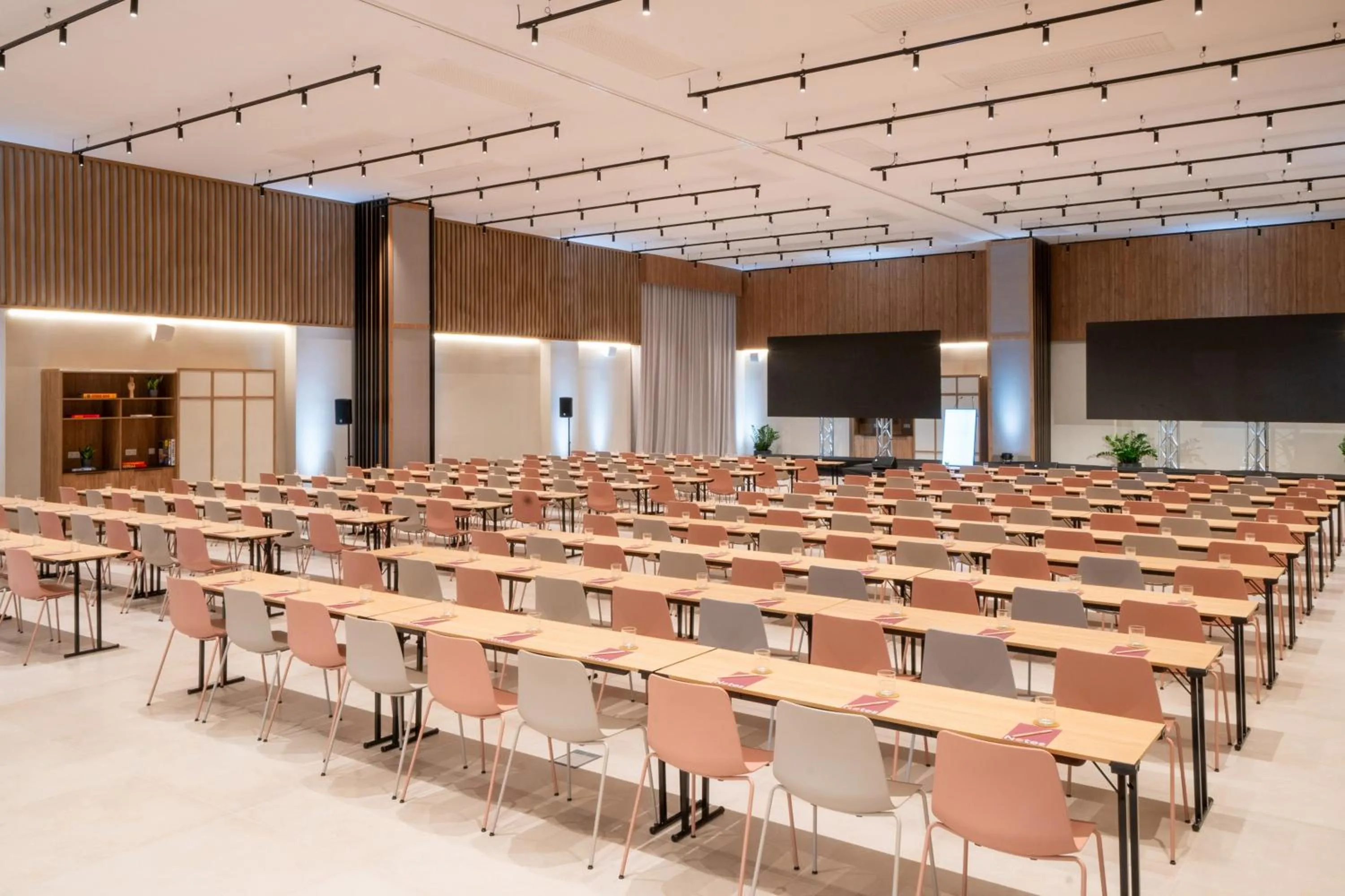 Meeting/conference room in INNSiDE by Meliá Madrid Valdebebas