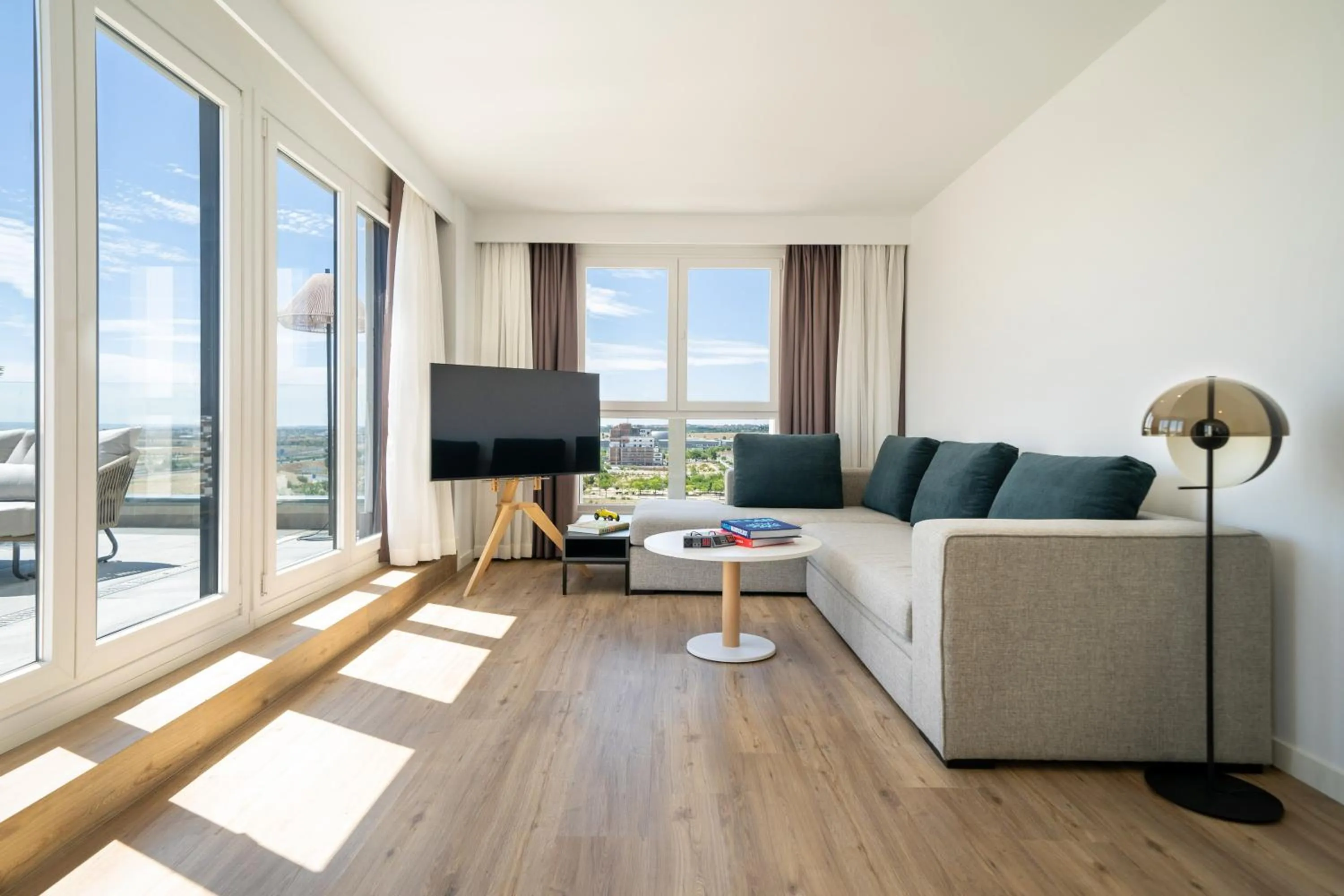 Living room in INNSiDE by Meliá Madrid Valdebebas