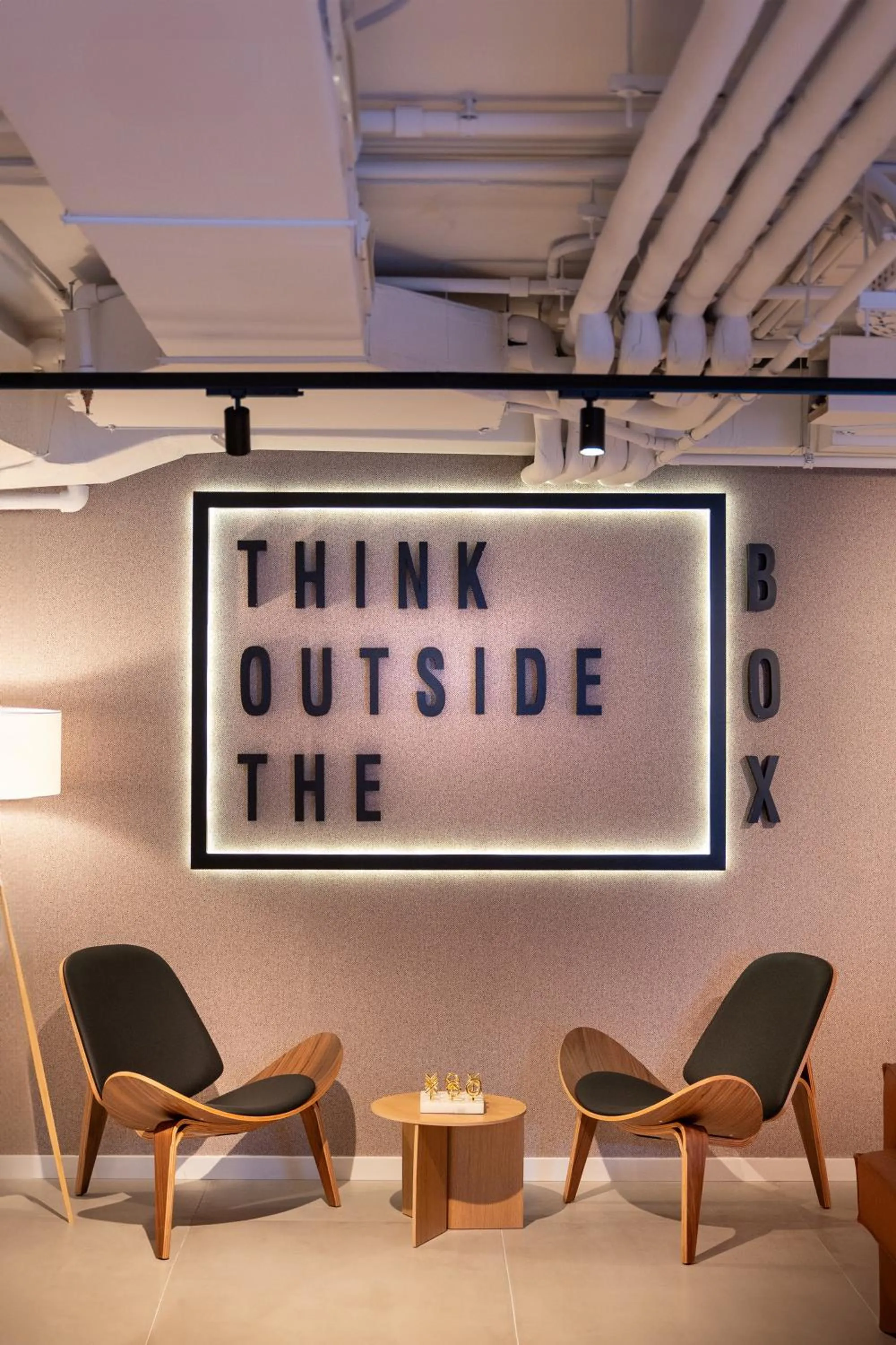 Living room in INNSiDE by Meliá Madrid Valdebebas