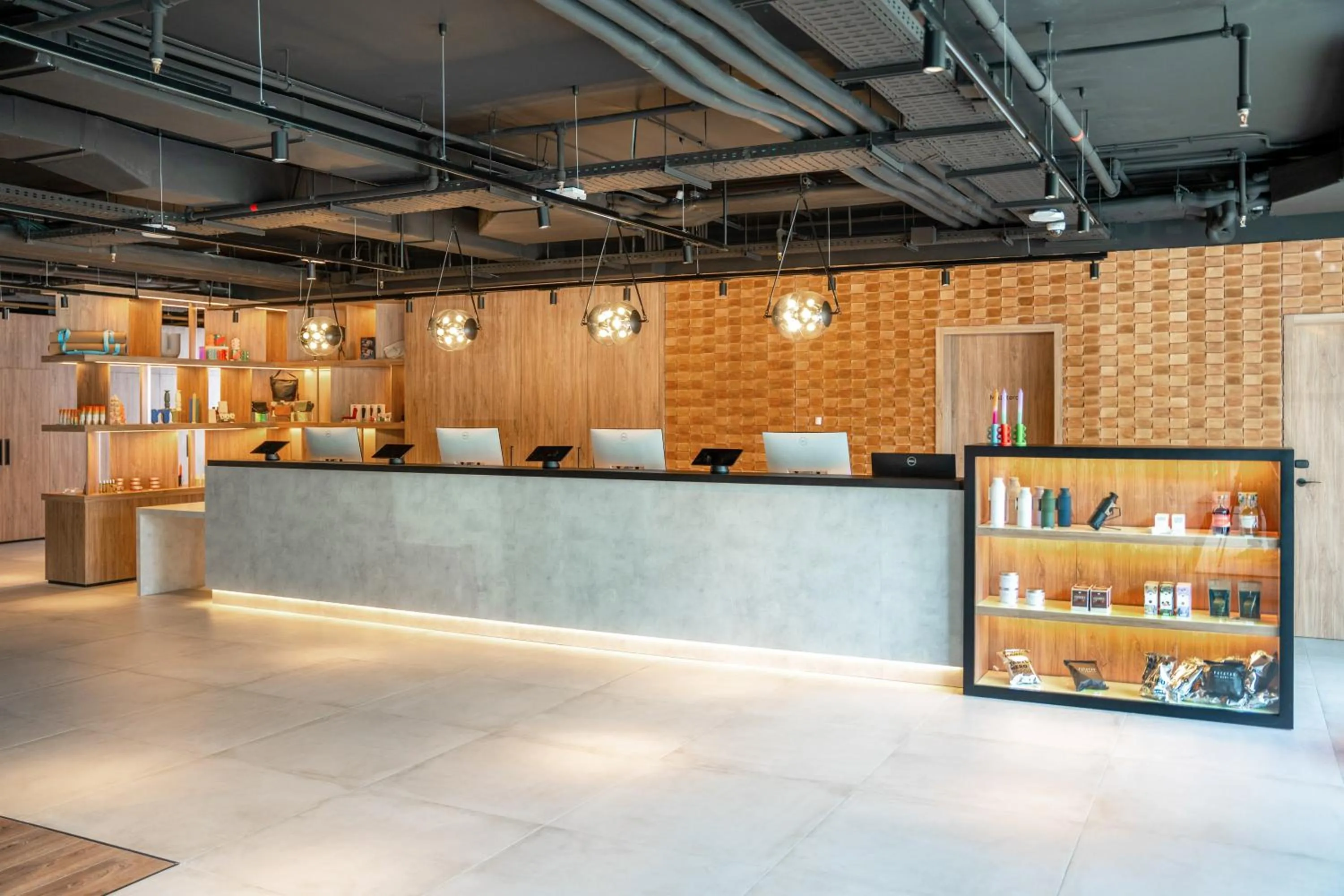 Lobby or reception in INNSiDE by Meliá Madrid Valdebebas