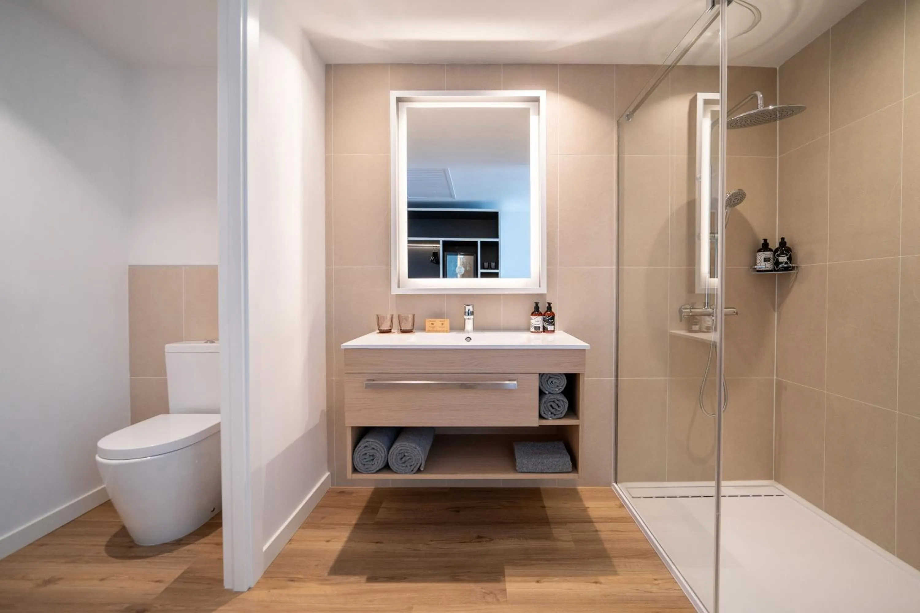 Bathroom in INNSiDE by Meliá Madrid Valdebebas