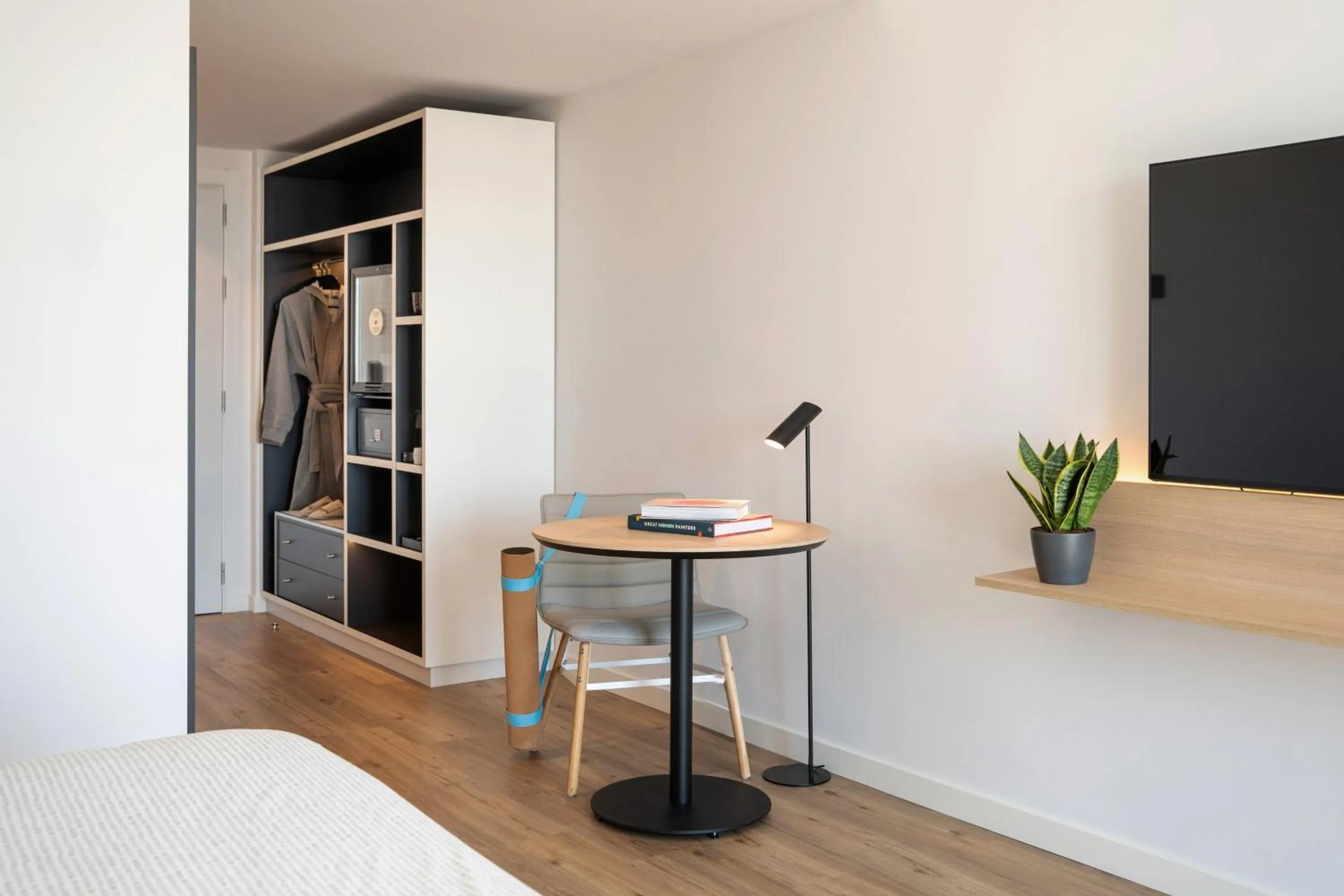 Bedroom in INNSiDE by Meliá Madrid Valdebebas