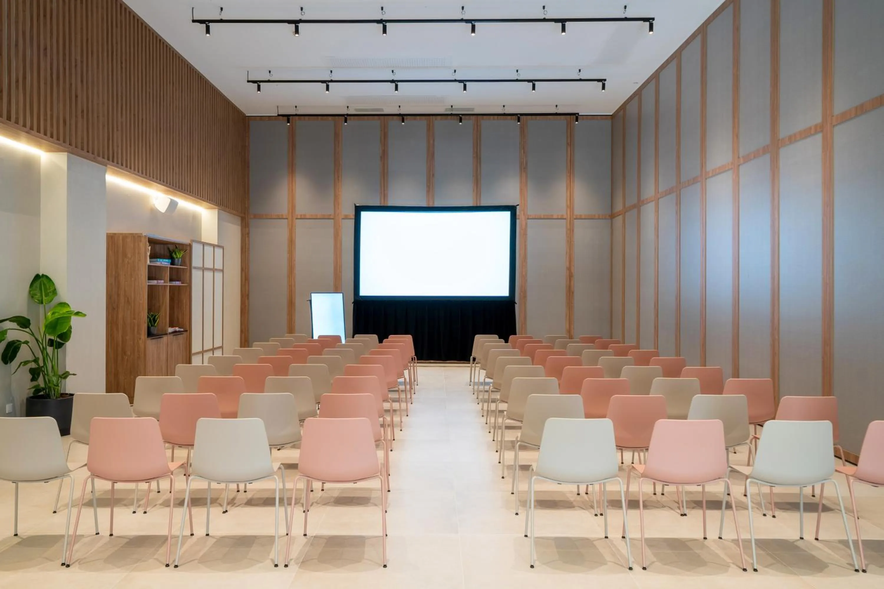 Meeting/conference room in INNSiDE by Meliá Madrid Valdebebas