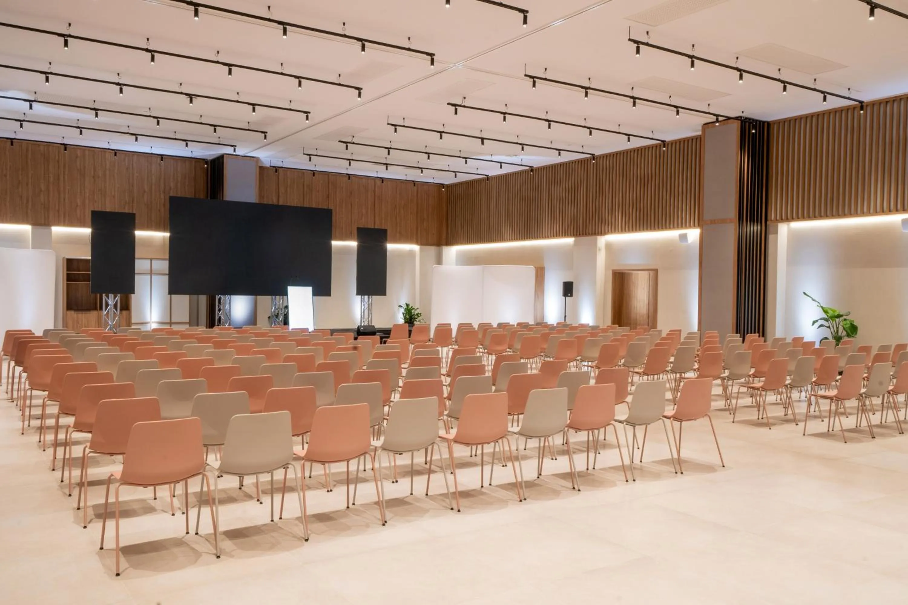 Meeting/conference room in INNSiDE by Meliá Madrid Valdebebas