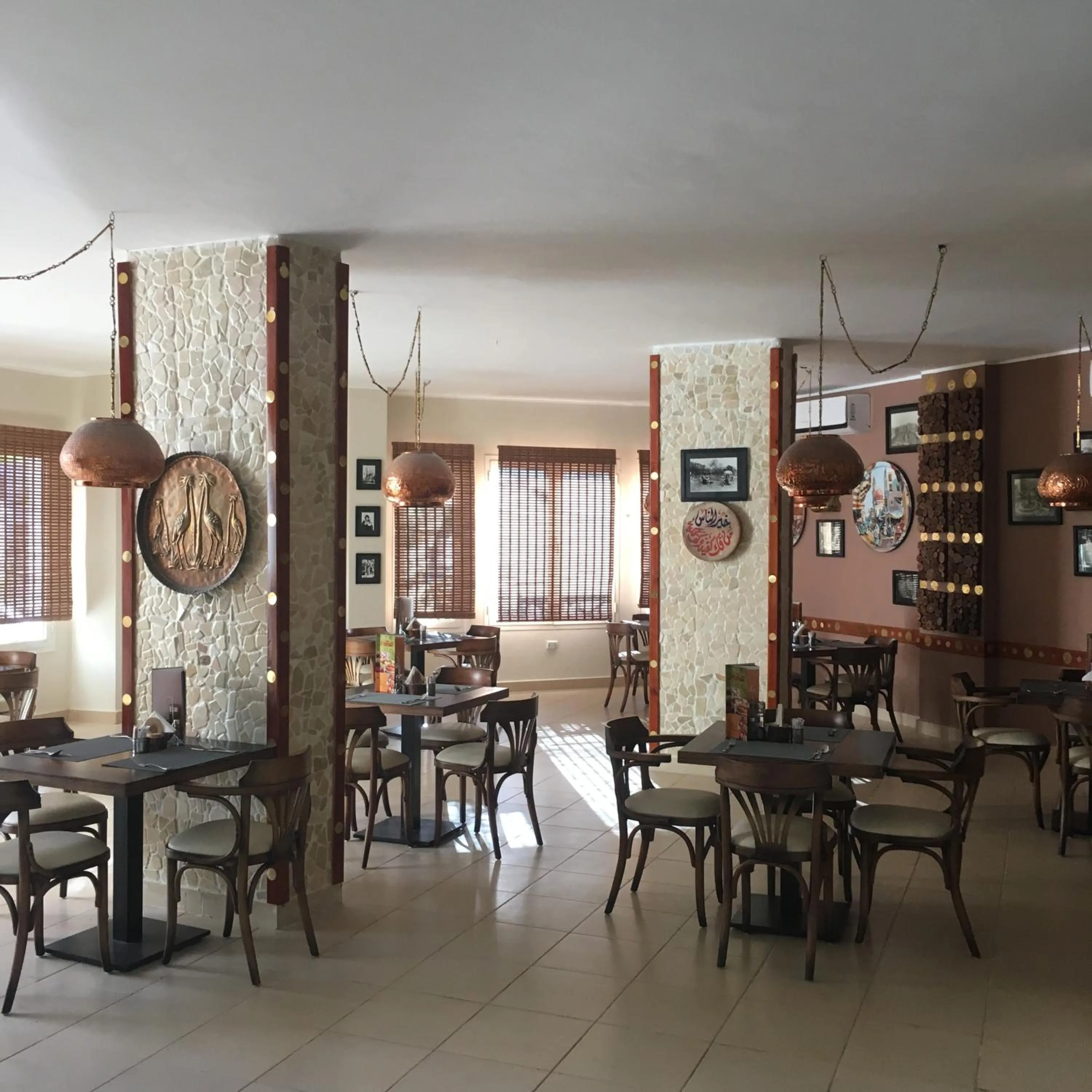 Restaurant/places to eat in Blue Vision Diving Hotel