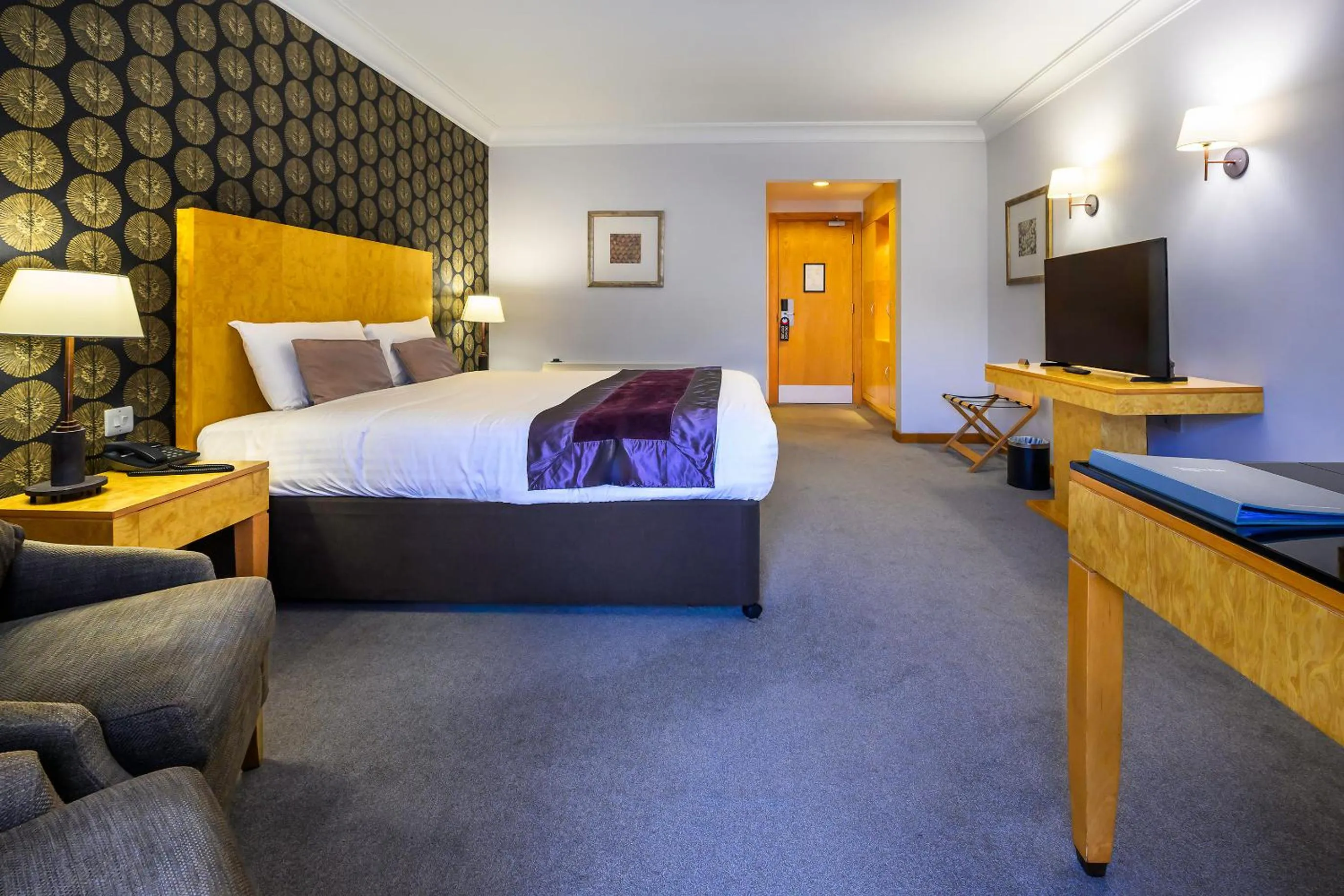 Bedroom, Bed in Regency Park Hotel, Health Club & Spa