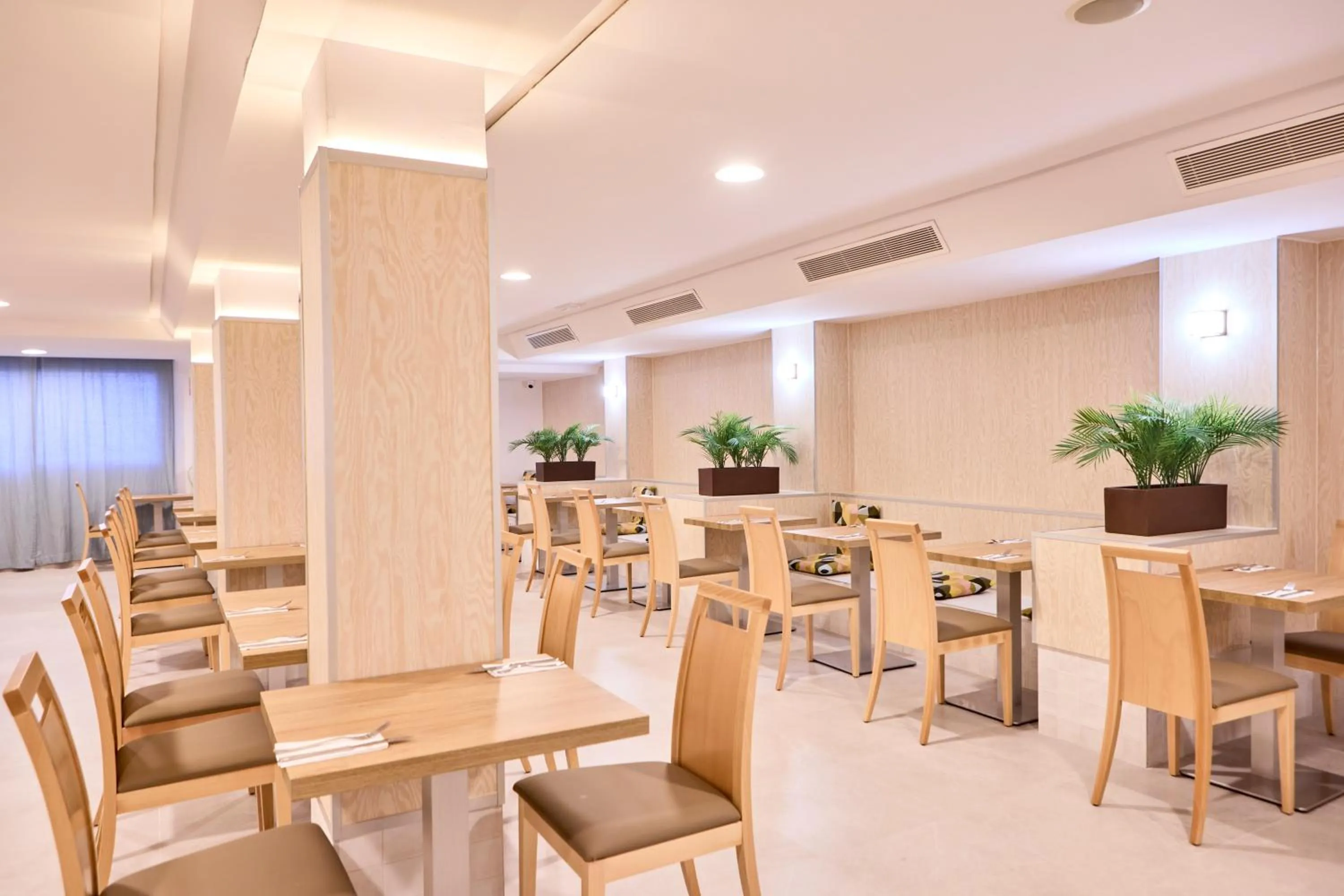 Restaurant/places to eat in AHOI! Urban Beach